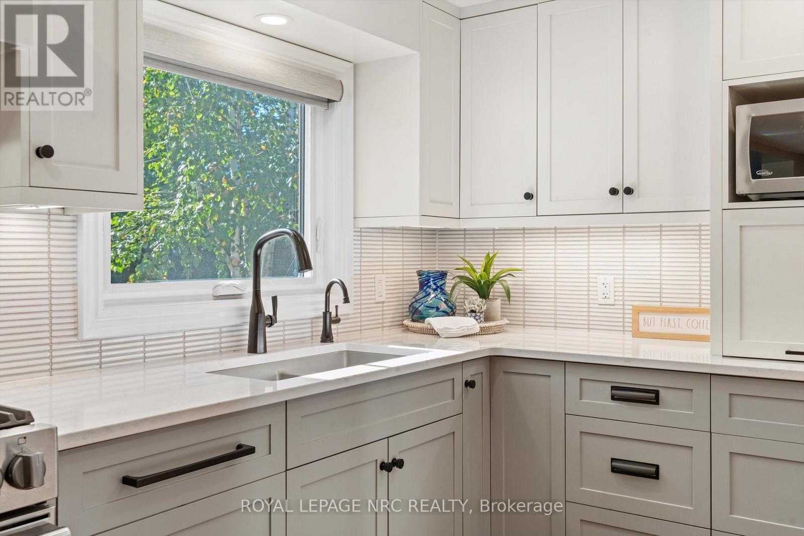 












42 THE CEDARS

,
St. Catharines (Vine/Linwell),




Ontario
L2M6M8

