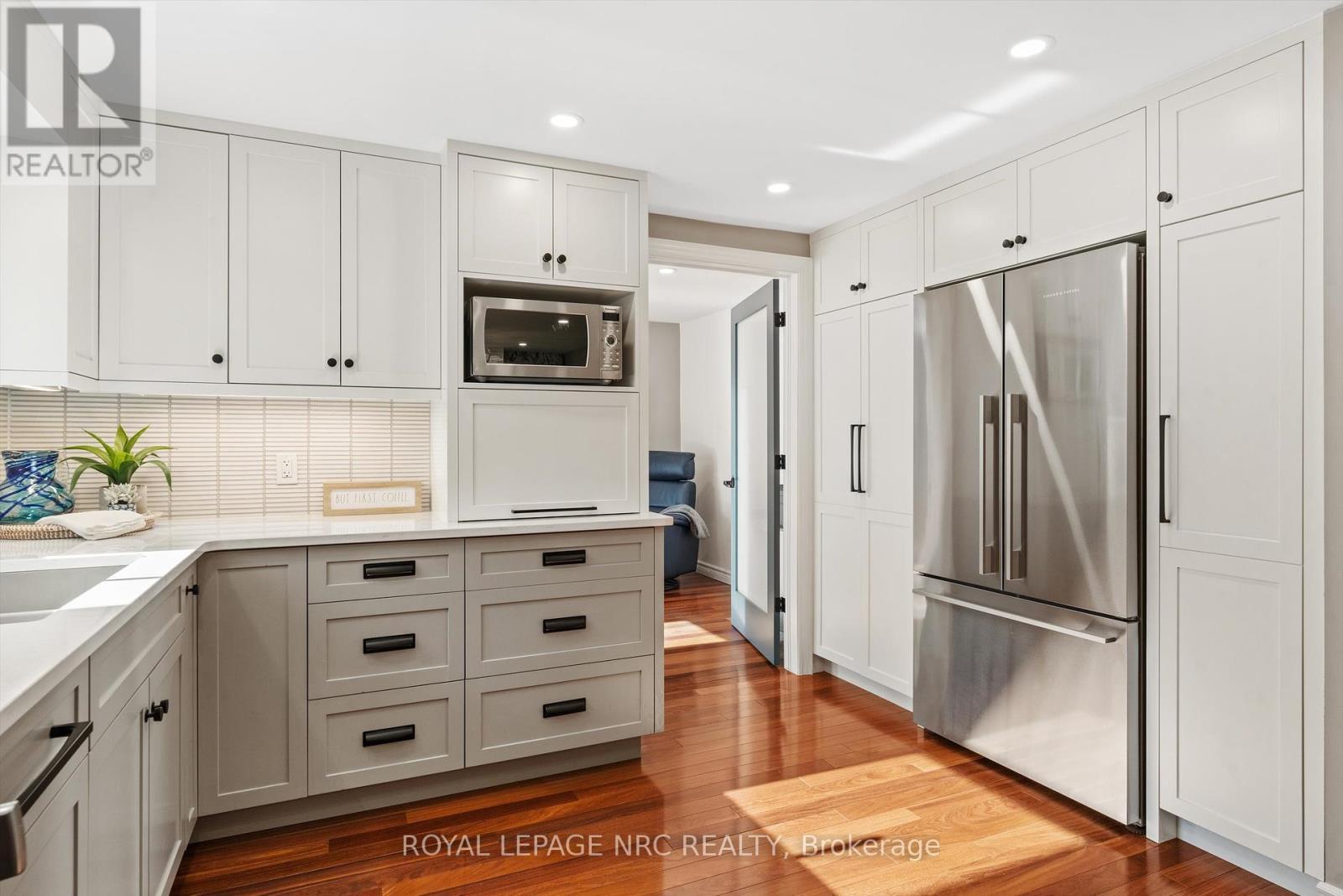 












42 THE CEDARS

,
St. Catharines (Vine/Linwell),




Ontario
L2M6M8

