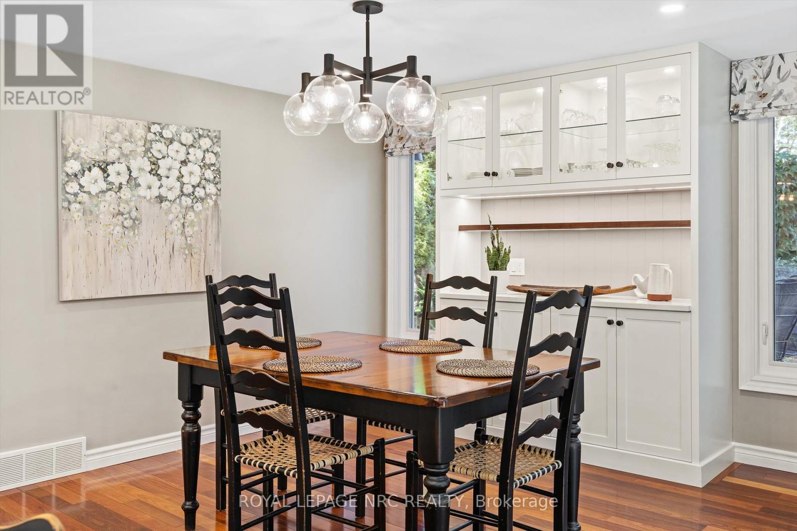 












42 THE CEDARS

,
St. Catharines (Vine/Linwell),




Ontario
L2M6M8

