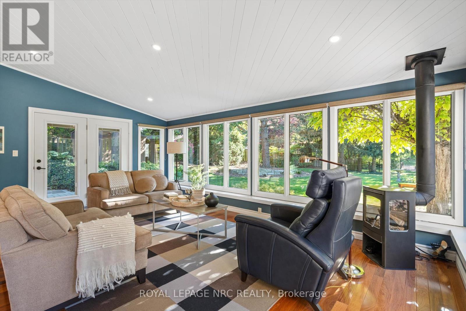 












42 THE CEDARS

,
St. Catharines (Vine/Linwell),




Ontario
L2M6M8

