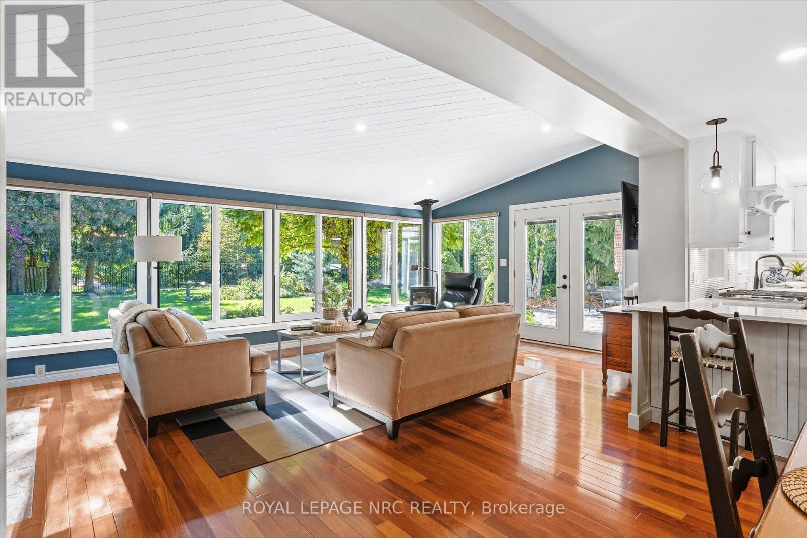 












42 THE CEDARS

,
St. Catharines (Vine/Linwell),




Ontario
L2M6M8

