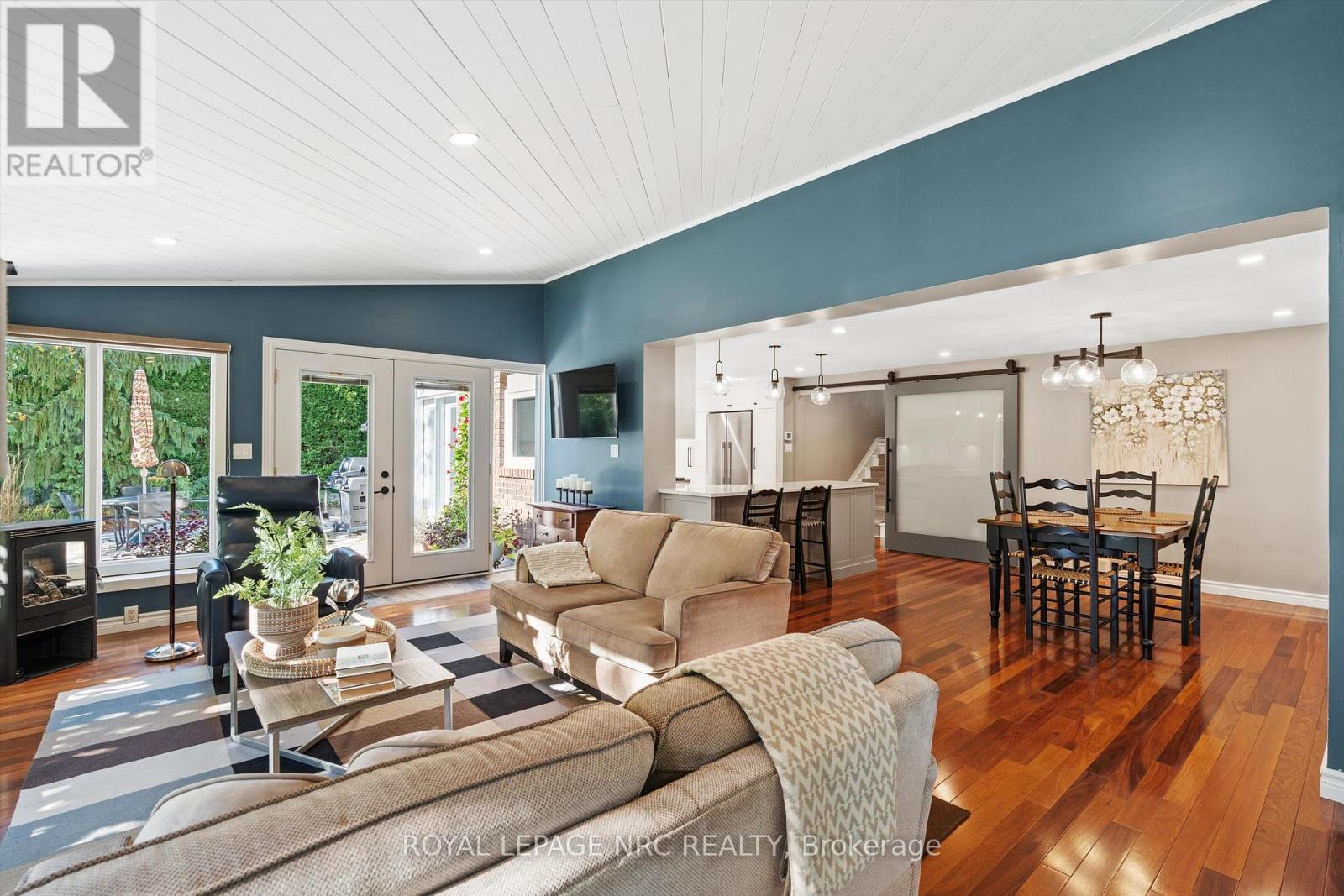 












42 THE CEDARS

,
St. Catharines (Vine/Linwell),




Ontario
L2M6M8

