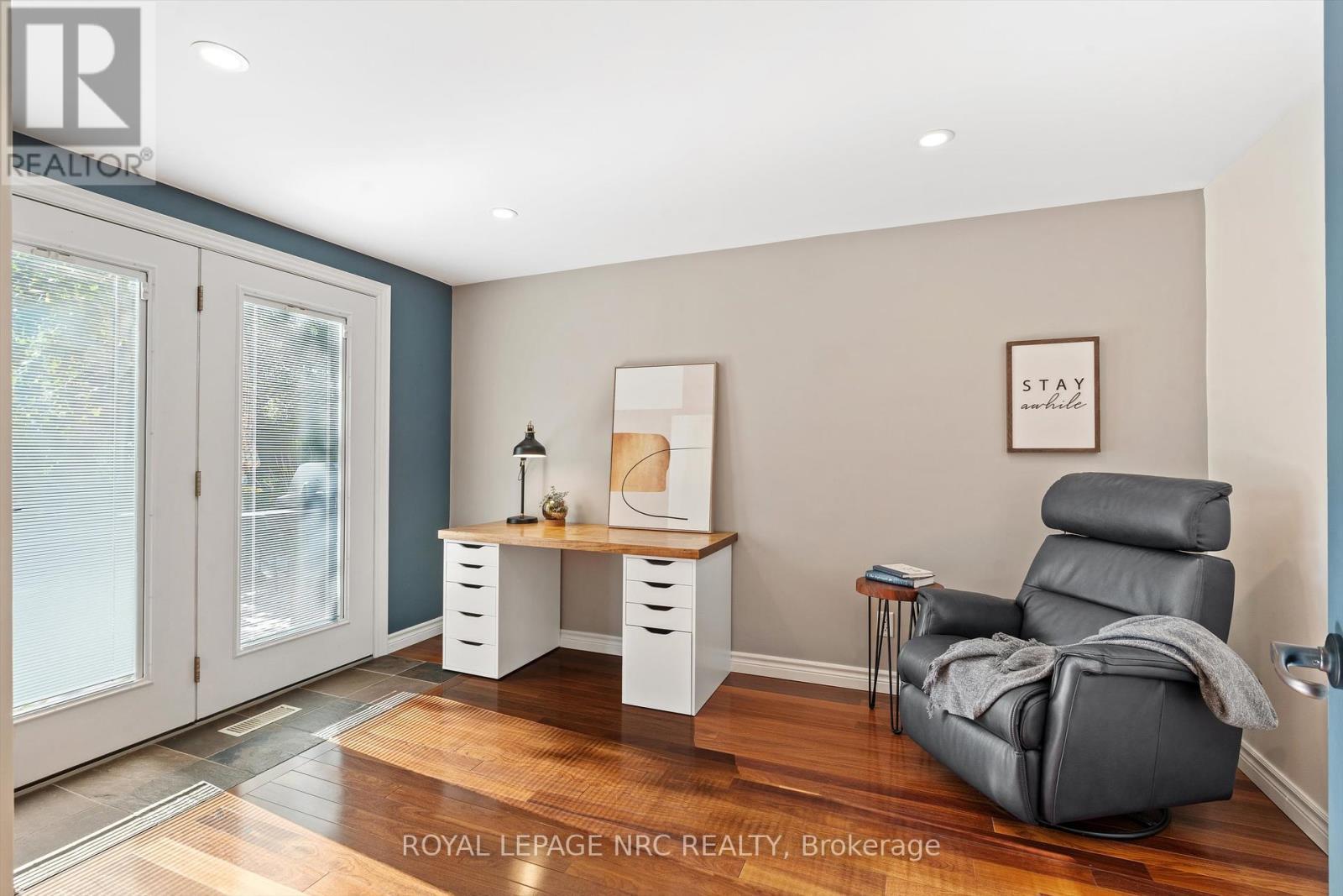 












42 THE CEDARS

,
St. Catharines (Vine/Linwell),




Ontario
L2M6M8

