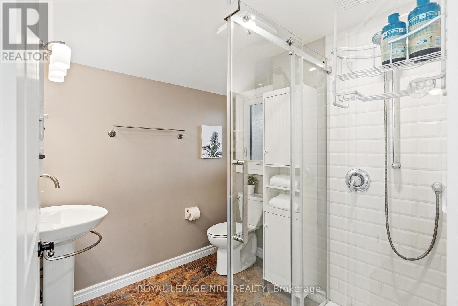 












42 THE CEDARS

,
St. Catharines (Vine/Linwell),




Ontario
L2M6M8

