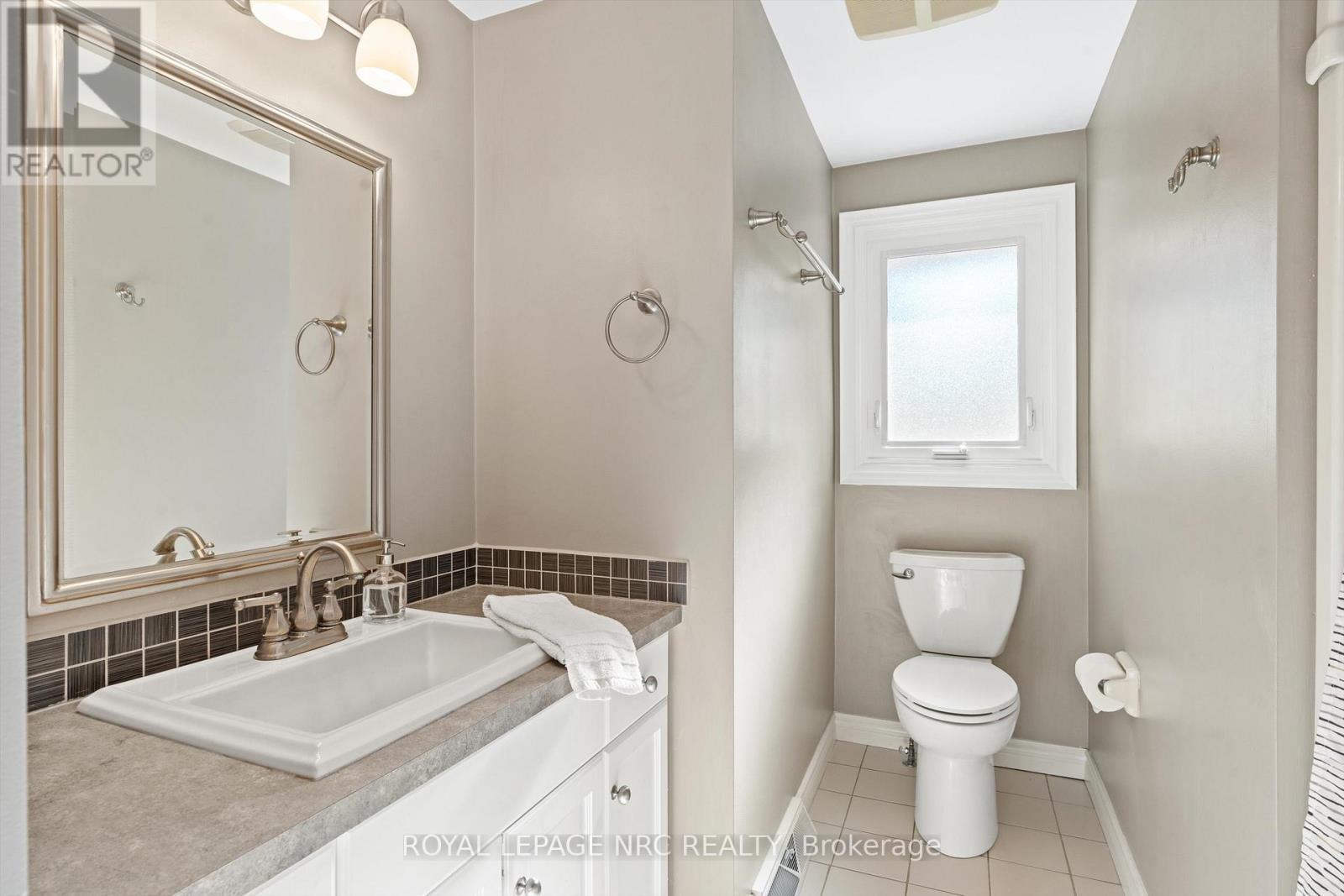 












42 THE CEDARS

,
St. Catharines (Vine/Linwell),




Ontario
L2M6M8

