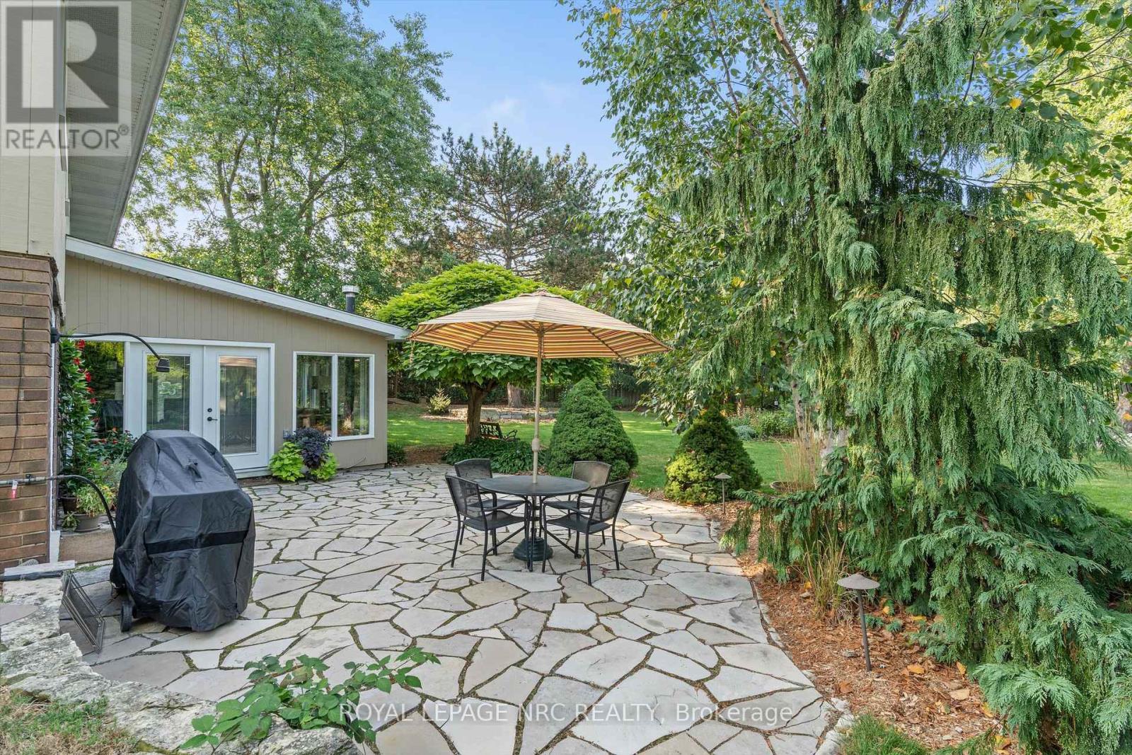 












42 THE CEDARS

,
St. Catharines (Vine/Linwell),




Ontario
L2M6M8

