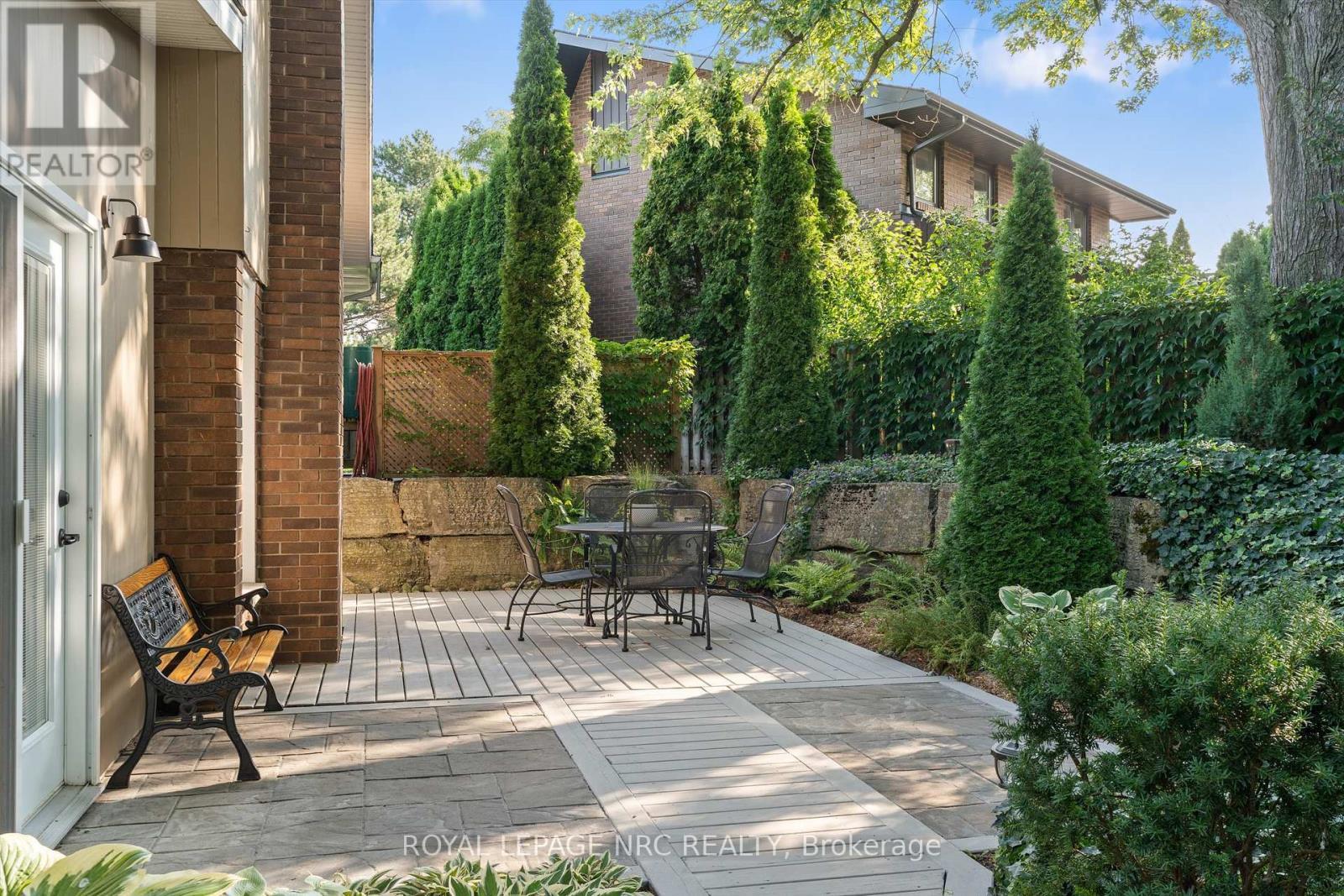 












42 THE CEDARS

,
St. Catharines (Vine/Linwell),




Ontario
L2M6M8

