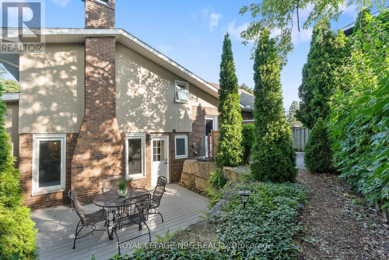












42 THE CEDARS

,
St. Catharines (Vine/Linwell),




Ontario
L2M6M8

