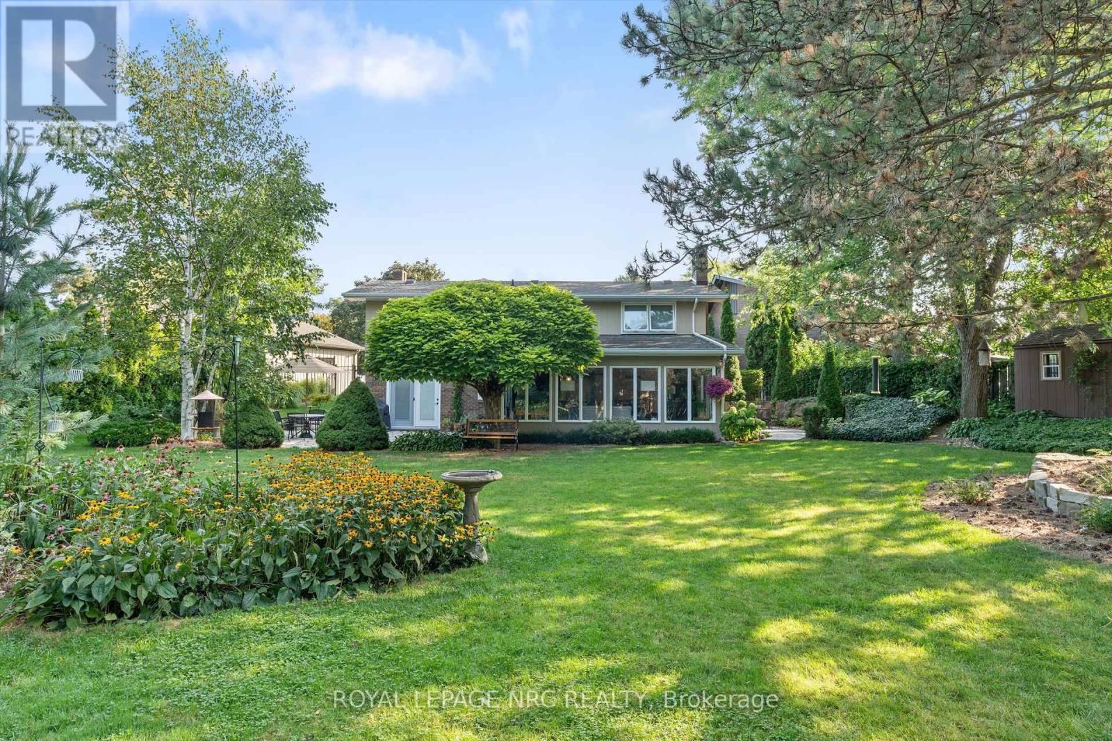 












42 THE CEDARS

,
St. Catharines (Vine/Linwell),




Ontario
L2M6M8

