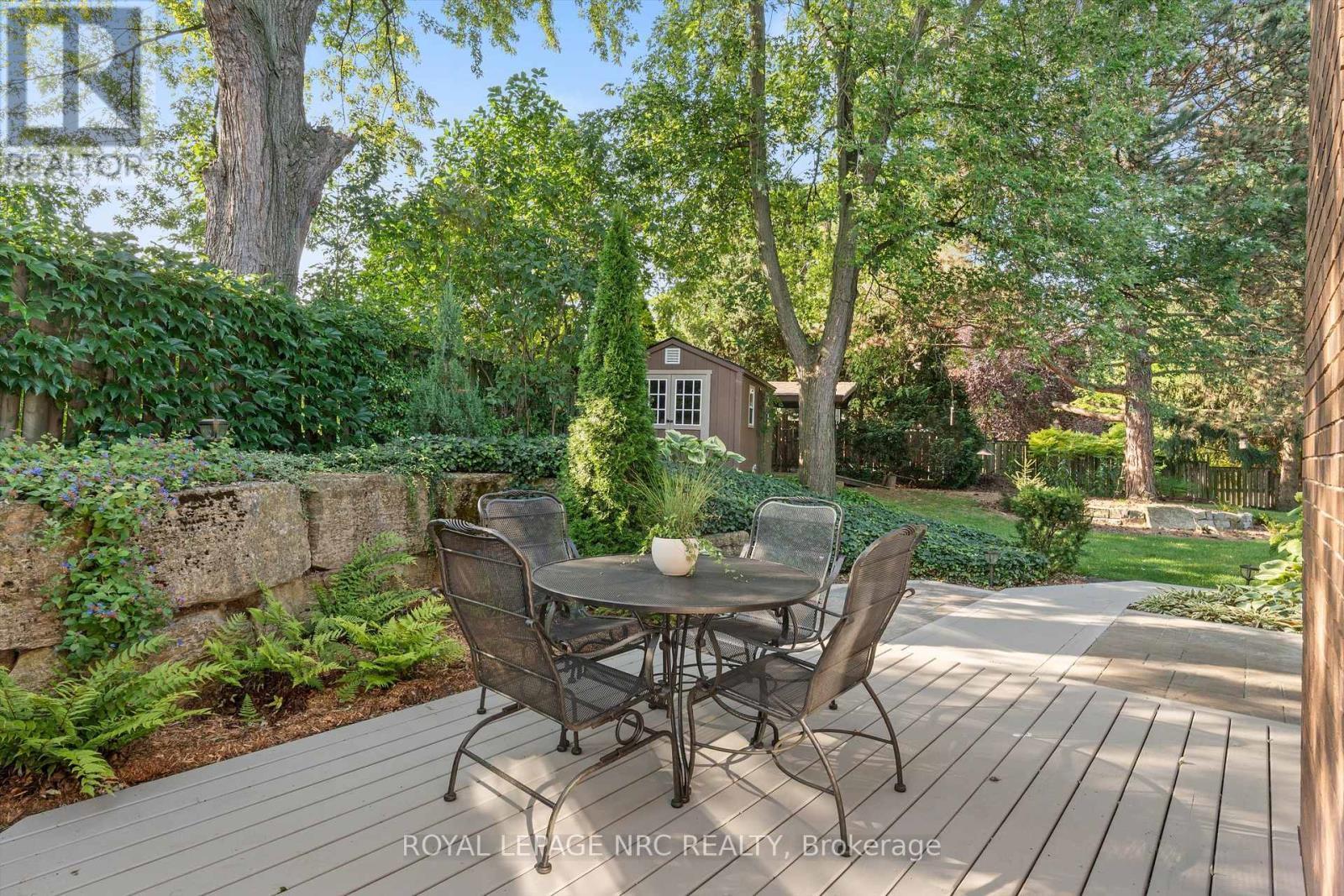 












42 THE CEDARS

,
St. Catharines (Vine/Linwell),




Ontario
L2M6M8

