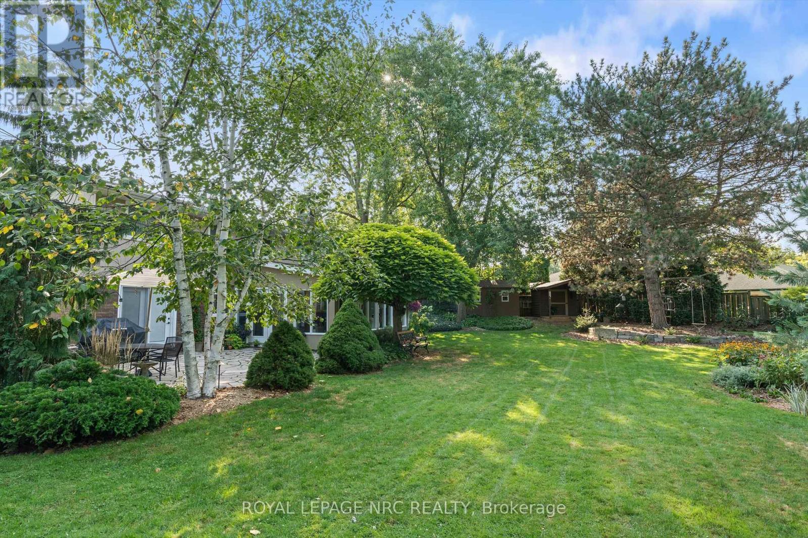 












42 THE CEDARS

,
St. Catharines (Vine/Linwell),




Ontario
L2M6M8

