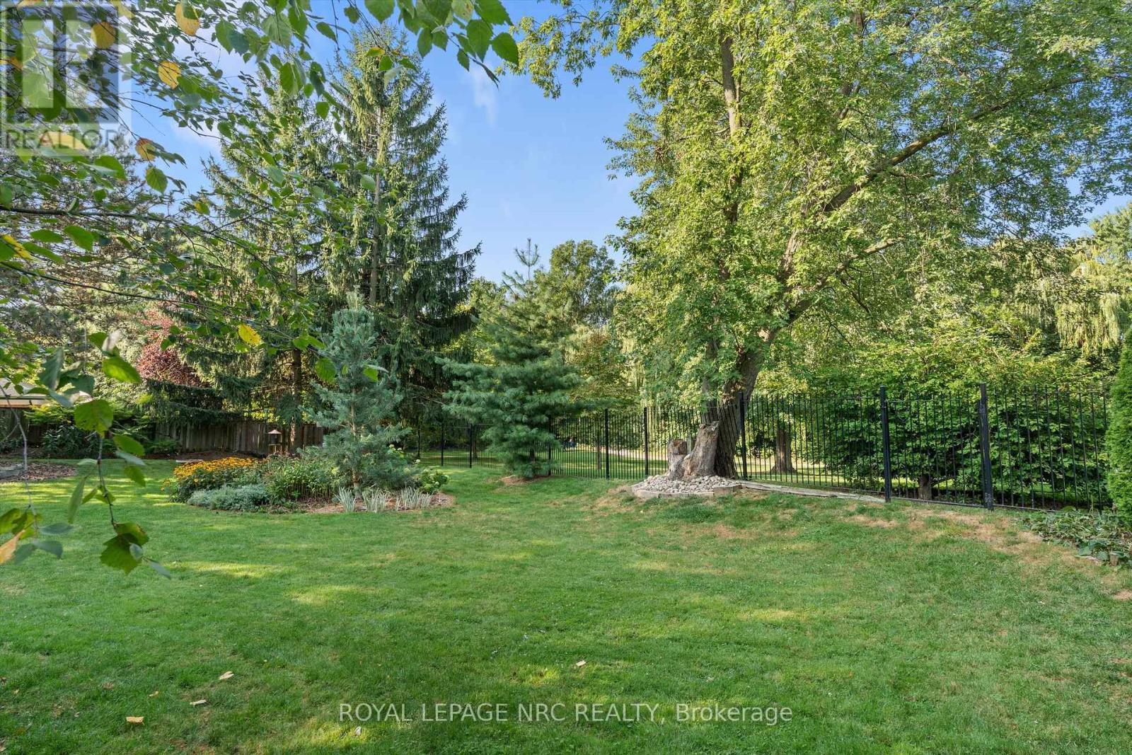 












42 THE CEDARS

,
St. Catharines (Vine/Linwell),




Ontario
L2M6M8

