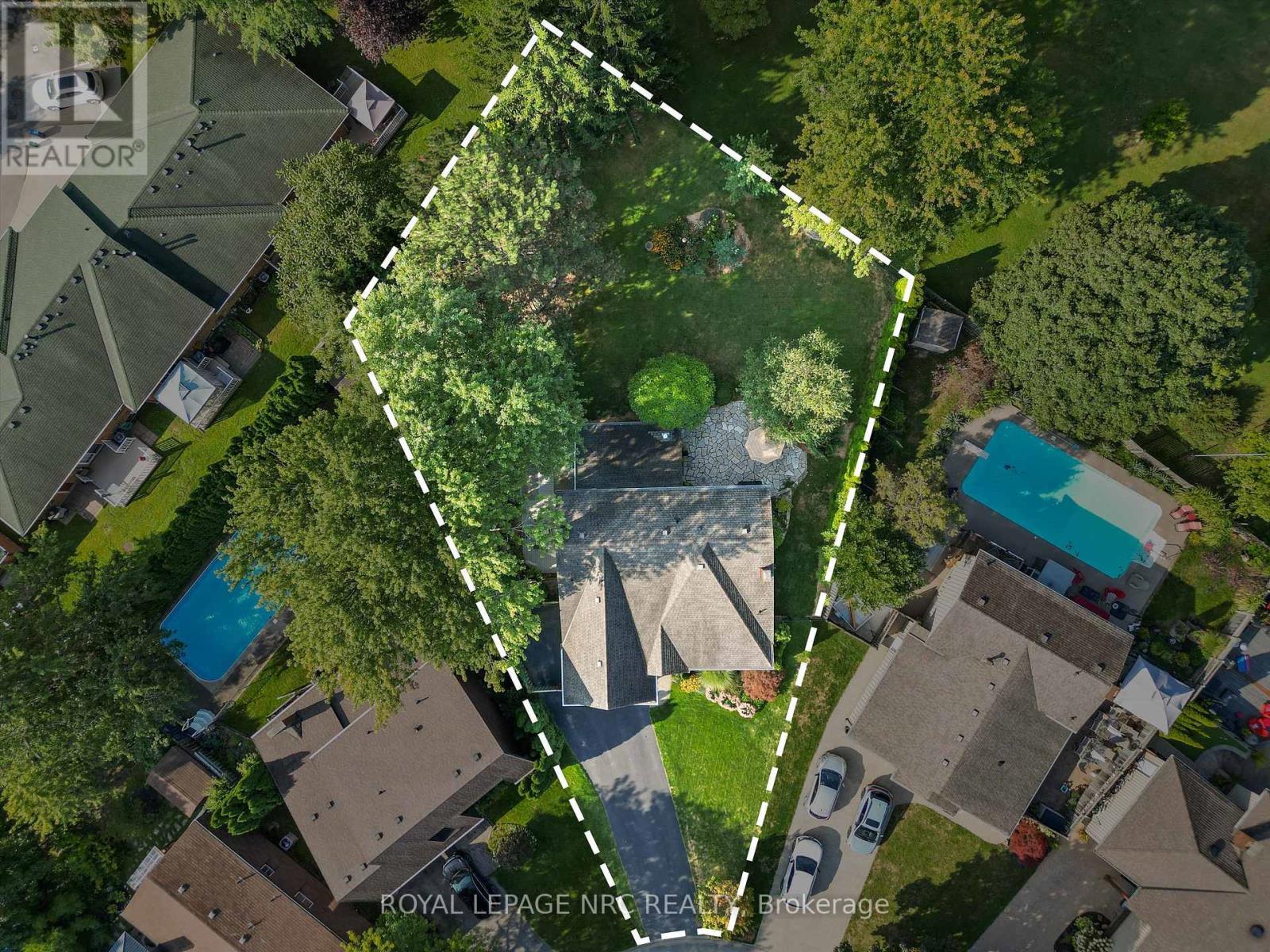 












42 THE CEDARS

,
St. Catharines (Vine/Linwell),




Ontario
L2M6M8

