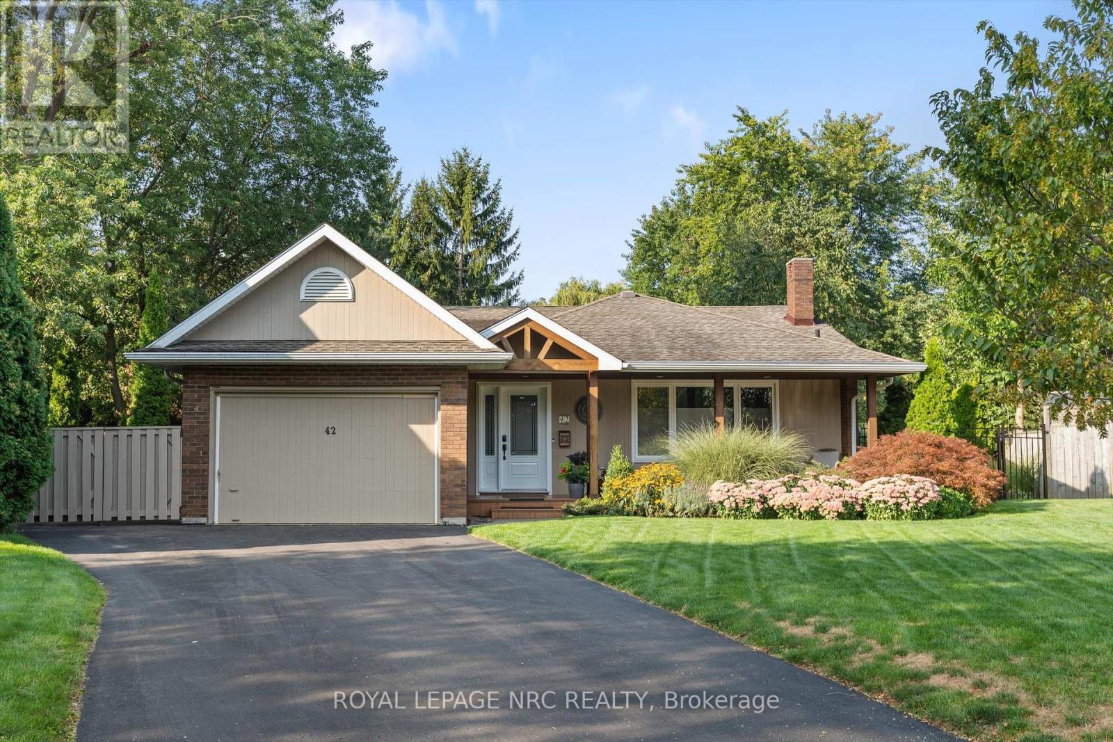 












42 THE CEDARS

,
St. Catharines (Vine/Linwell),




Ontario
L2M6M8

