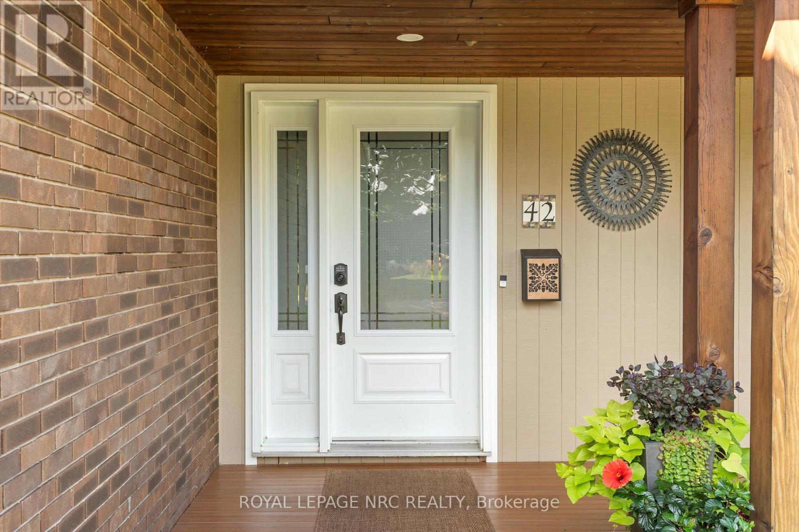 












42 THE CEDARS

,
St. Catharines (Vine/Linwell),




Ontario
L2M6M8

