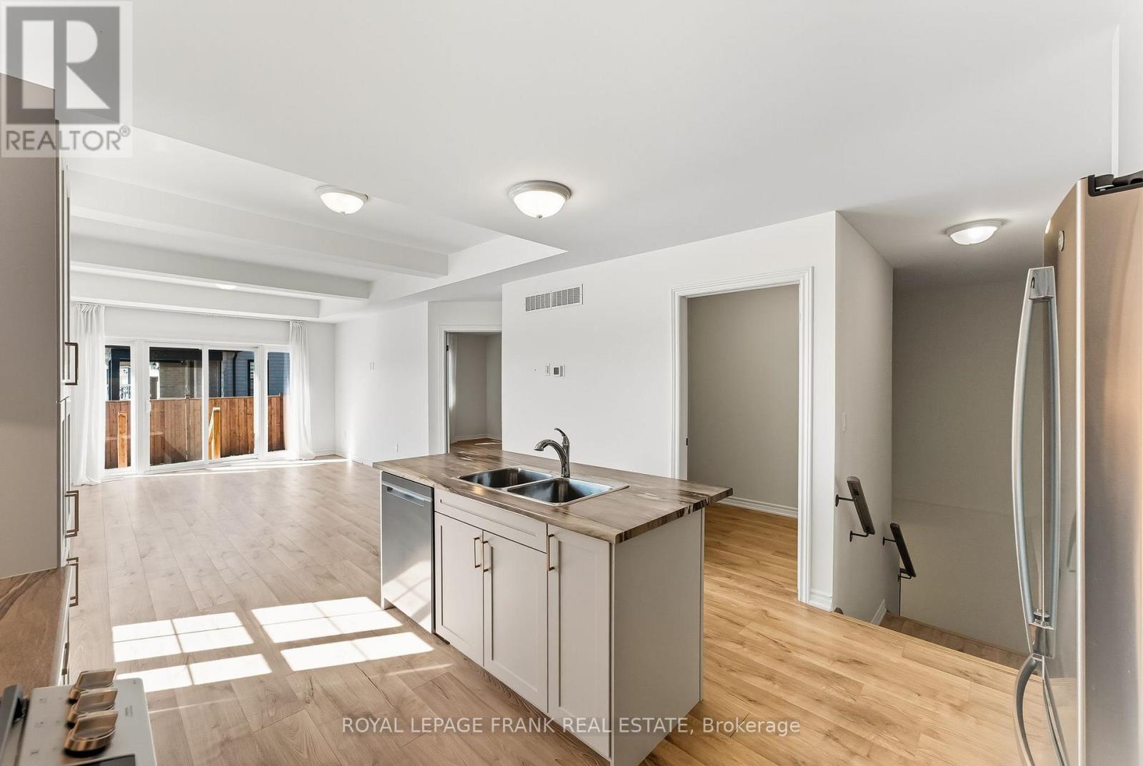 












508 JOSEPH GALE STREET

,
Cobourg,




Ontario
K9A3L4

