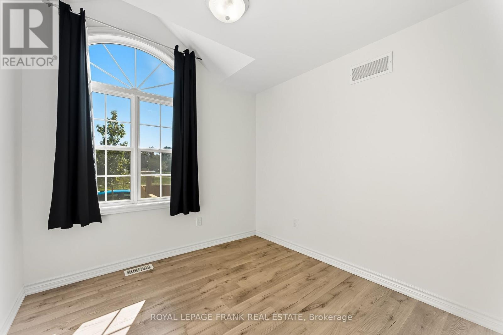 












508 JOSEPH GALE STREET

,
Cobourg,




Ontario
K9A3L4

