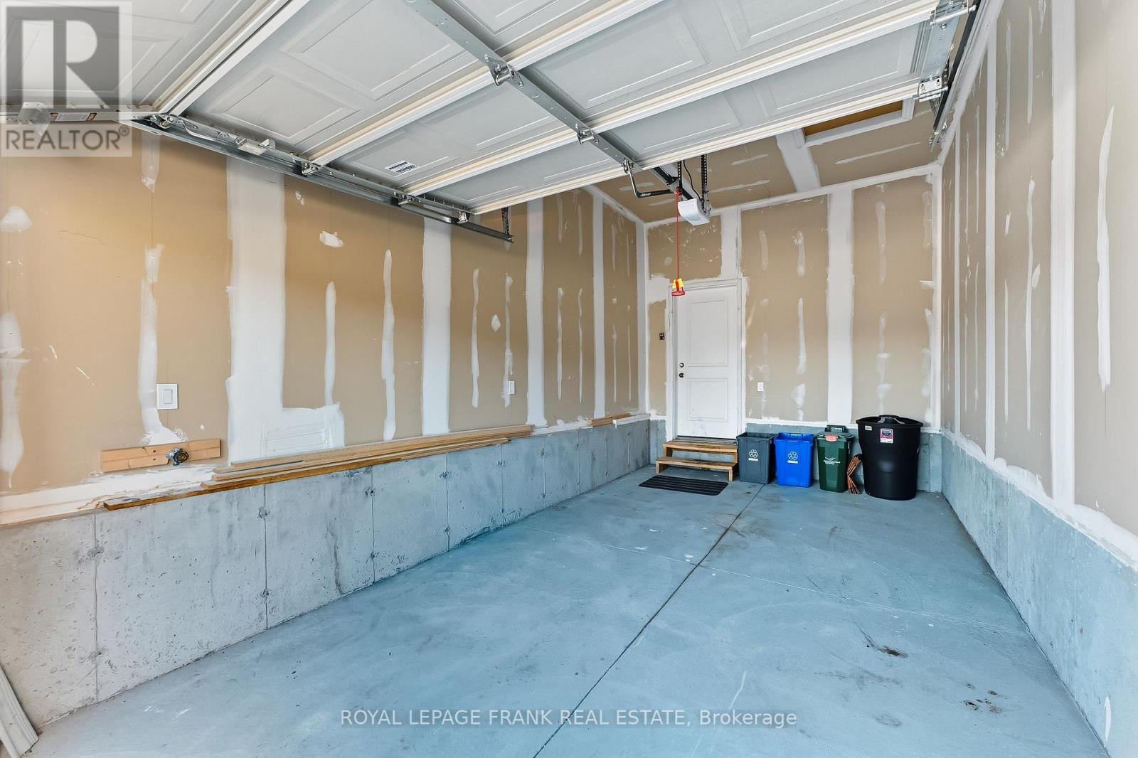












508 JOSEPH GALE STREET

,
Cobourg,




Ontario
K9A3L4

