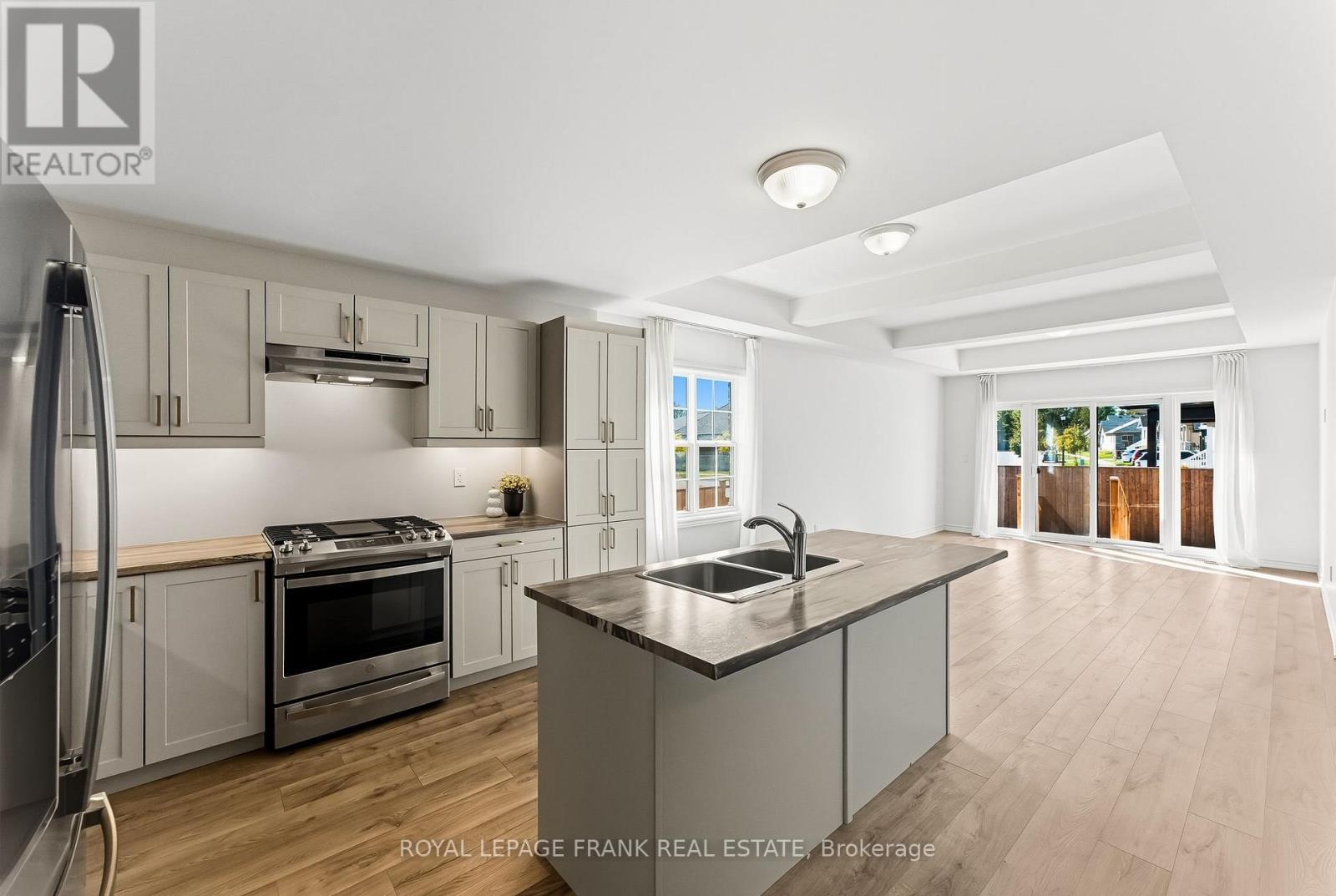 












508 JOSEPH GALE STREET

,
Cobourg,




Ontario
K9A3L4

