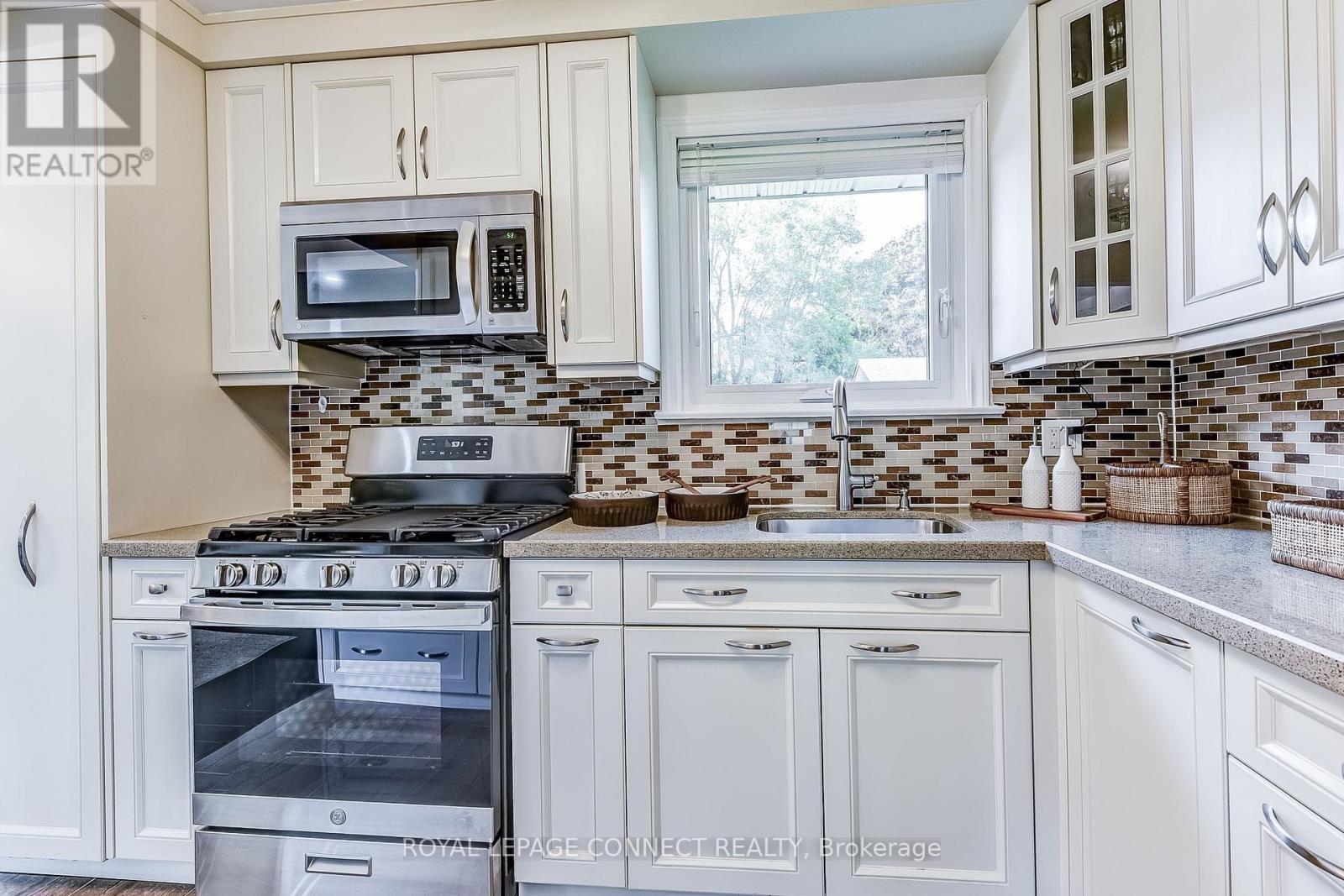 












22 RAVINE PARK CRESCENT

,
Toronto,




Ontario
M1C2M3

