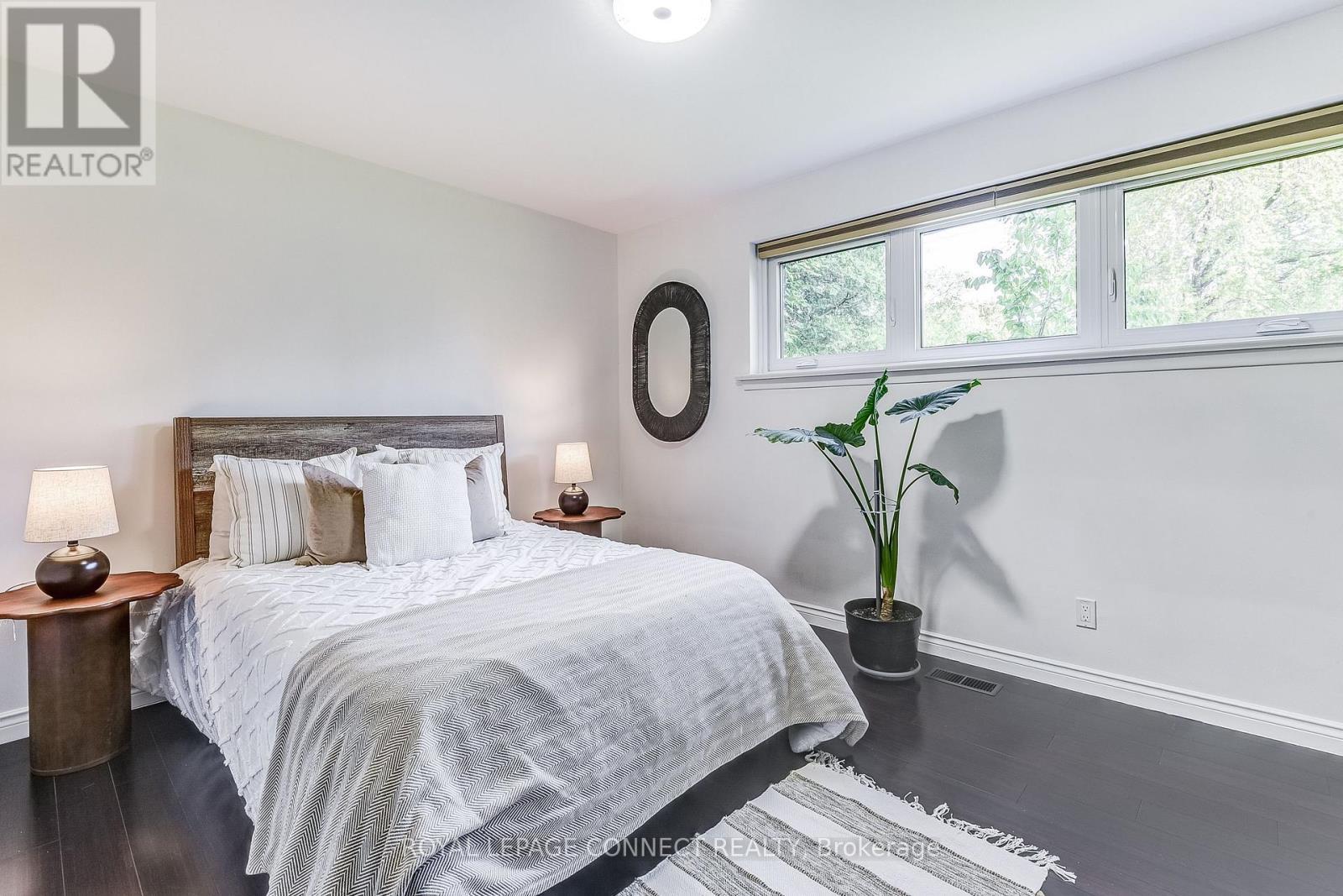 












22 RAVINE PARK CRESCENT

,
Toronto,




Ontario
M1C2M3

