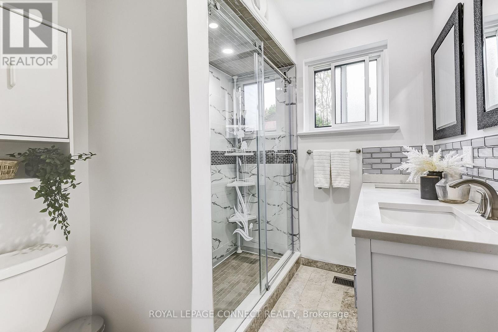 












22 RAVINE PARK CRESCENT

,
Toronto,




Ontario
M1C2M3

