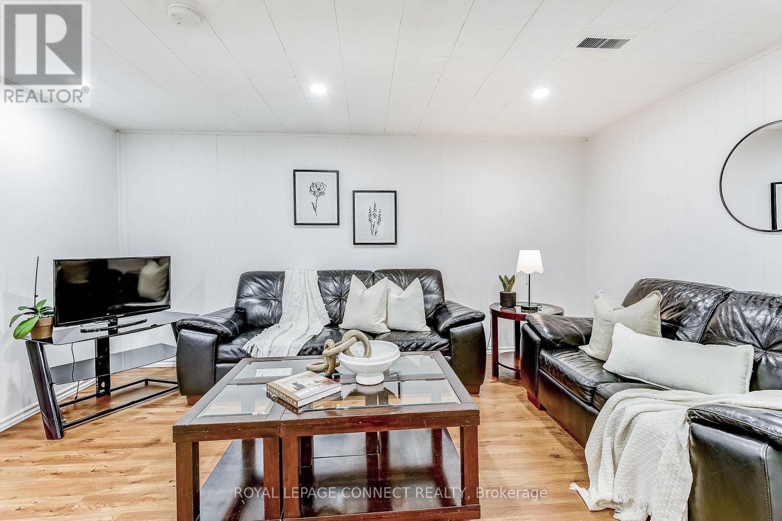 












22 RAVINE PARK CRESCENT

,
Toronto,




Ontario
M1C2M3

