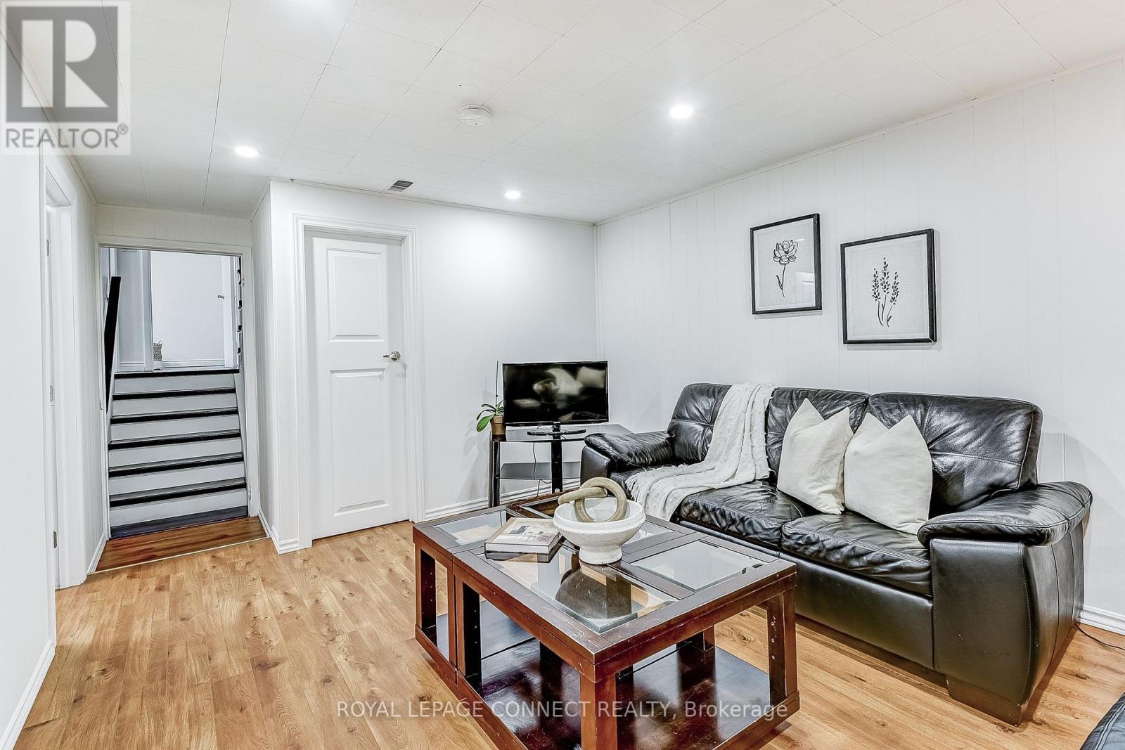 












22 RAVINE PARK CRESCENT

,
Toronto,




Ontario
M1C2M3

