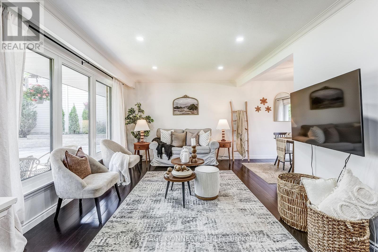 












22 RAVINE PARK CRESCENT

,
Toronto,




Ontario
M1C2M3

