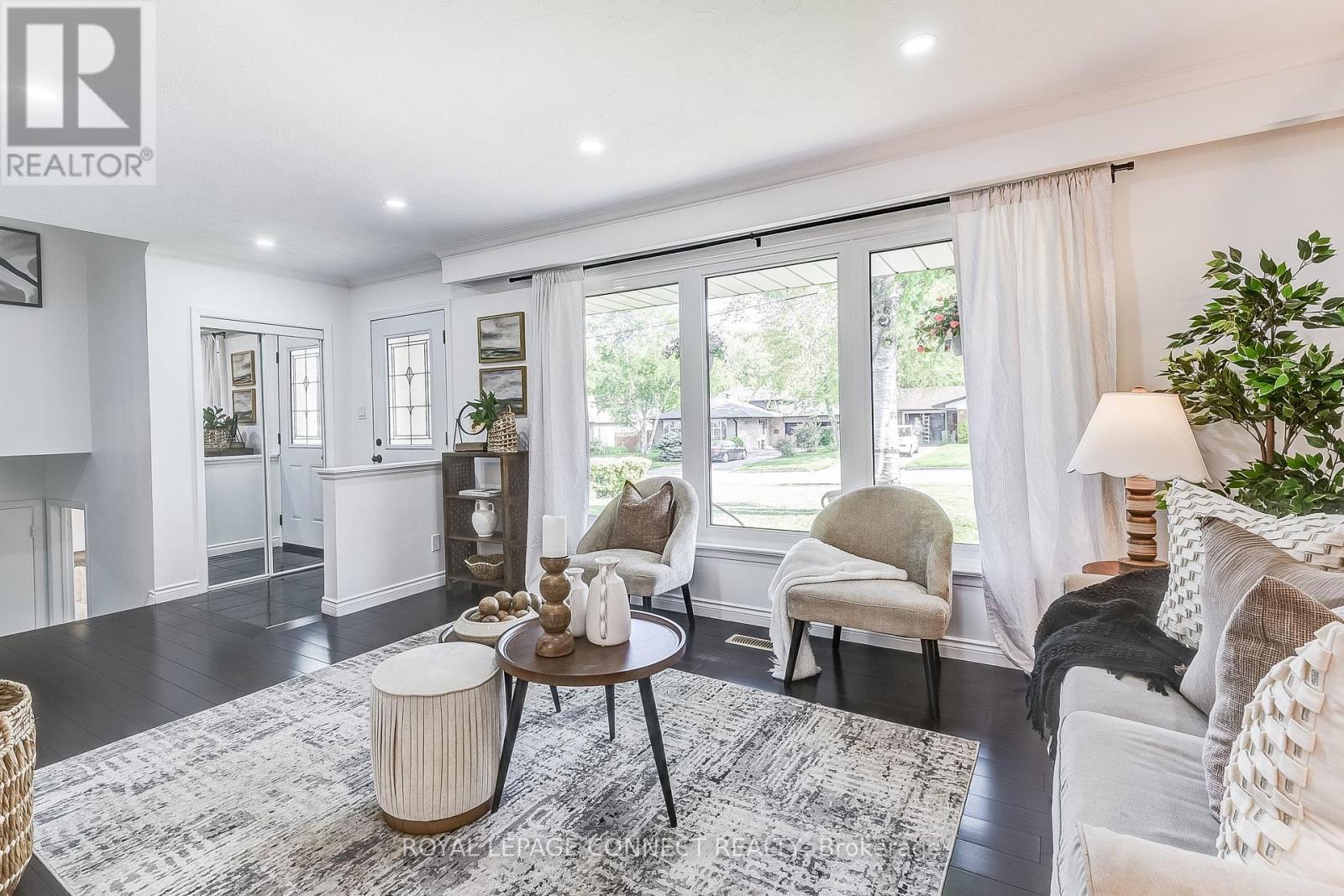 












22 RAVINE PARK CRESCENT

,
Toronto,




Ontario
M1C2M3

