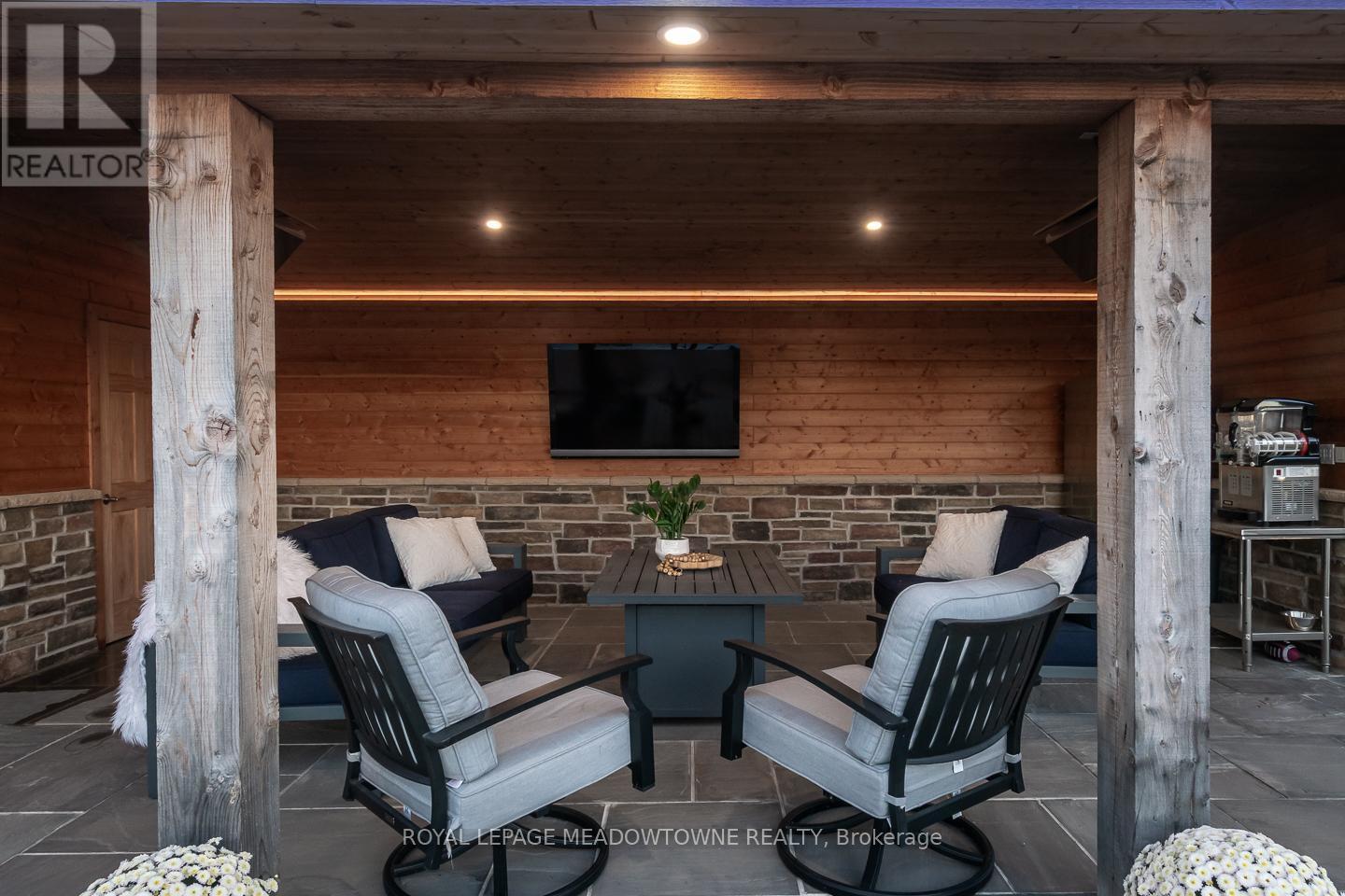 












63 STEWART DRIVE

,
Erin,




Ontario
N1H6H7

