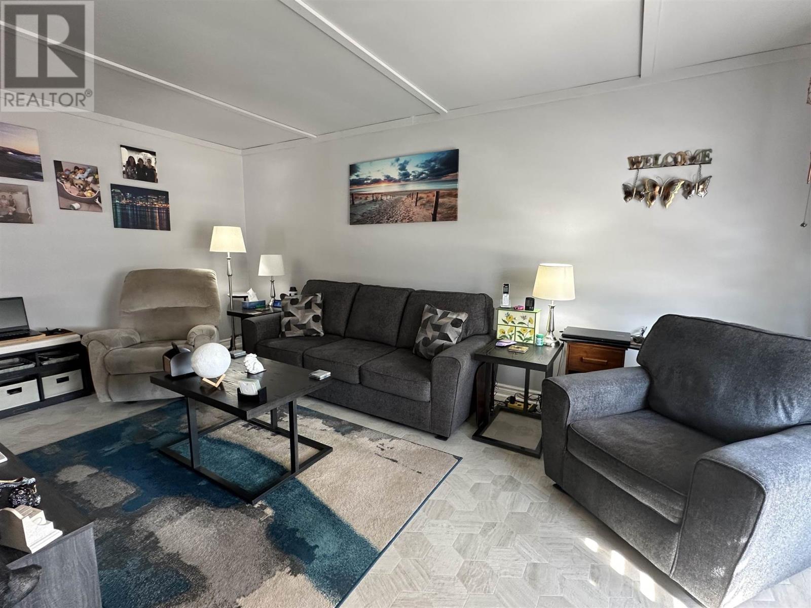 












43 London CRES

,
Elliot Lake,




Ontario
P5A2P7

