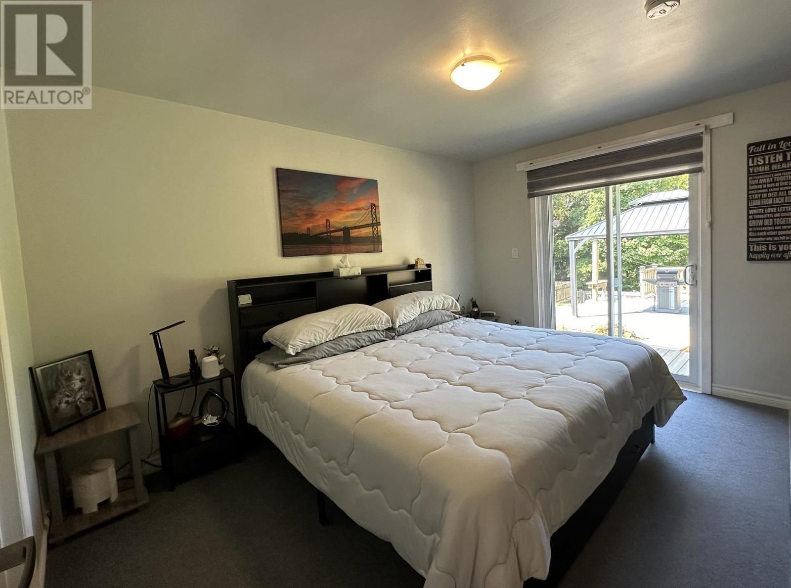 












43 London CRES

,
Elliot Lake,




Ontario
P5A2P7

