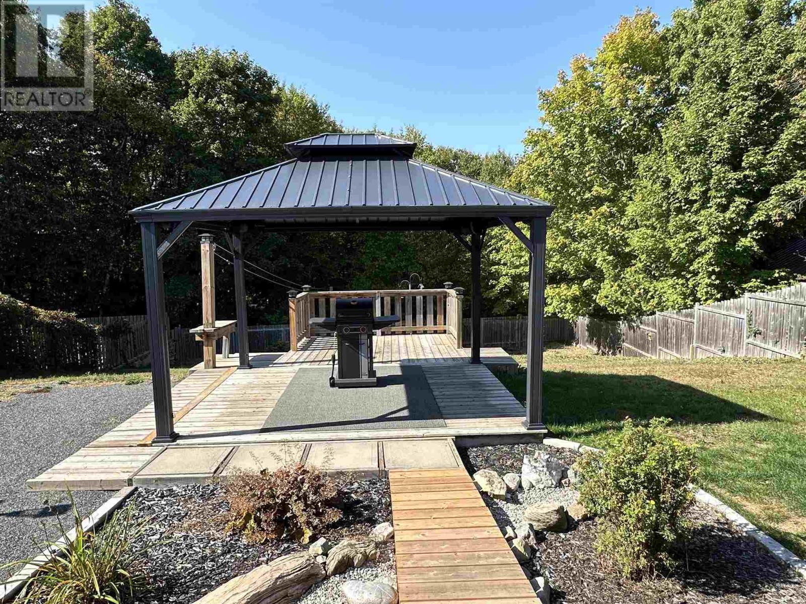 












43 London CRES

,
Elliot Lake,




Ontario
P5A2P7

