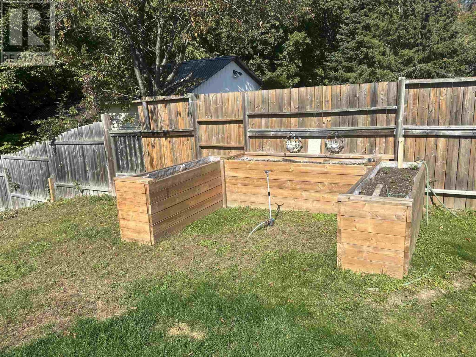 












43 London CRES

,
Elliot Lake,




Ontario
P5A2P7

