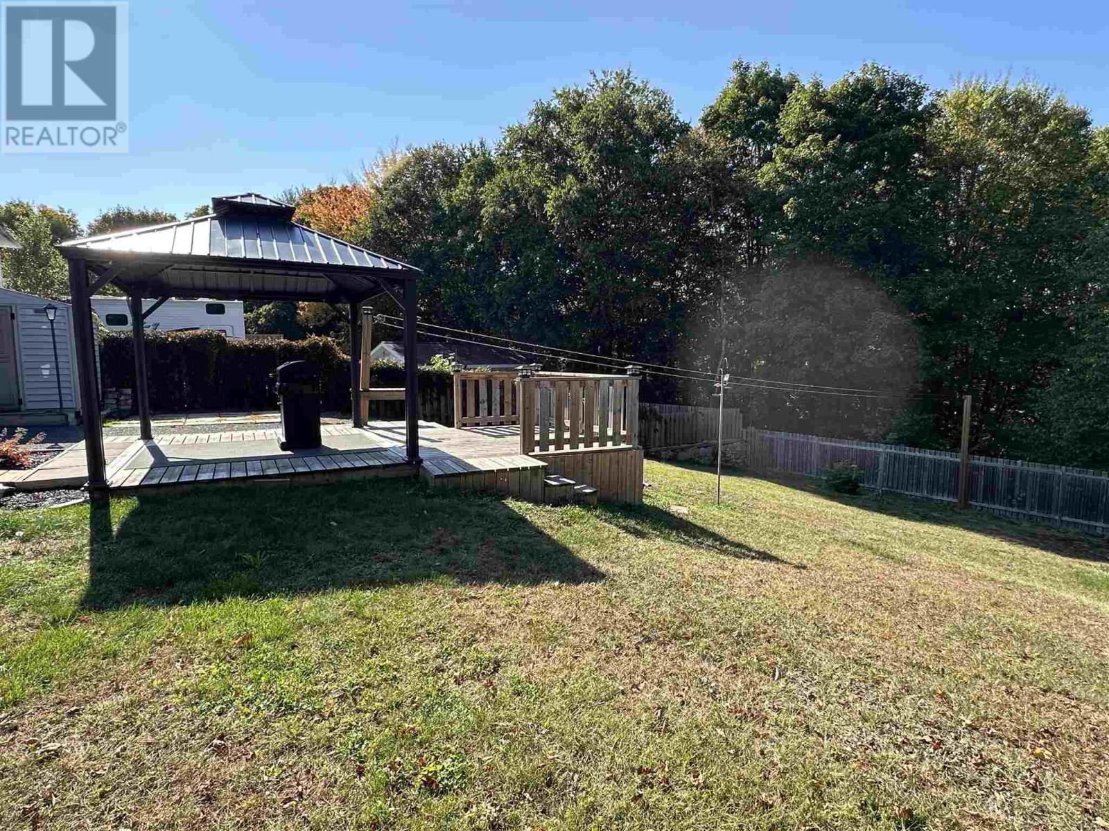 












43 London CRES

,
Elliot Lake,




Ontario
P5A2P7

