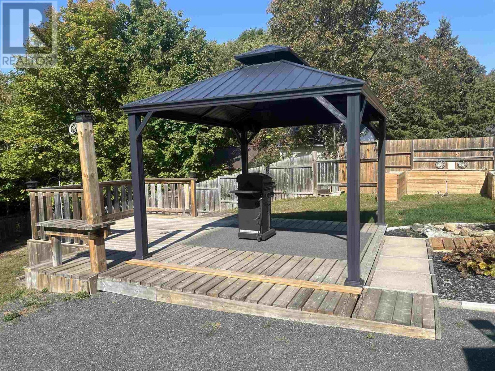 












43 London CRES

,
Elliot Lake,




Ontario
P5A2P7

