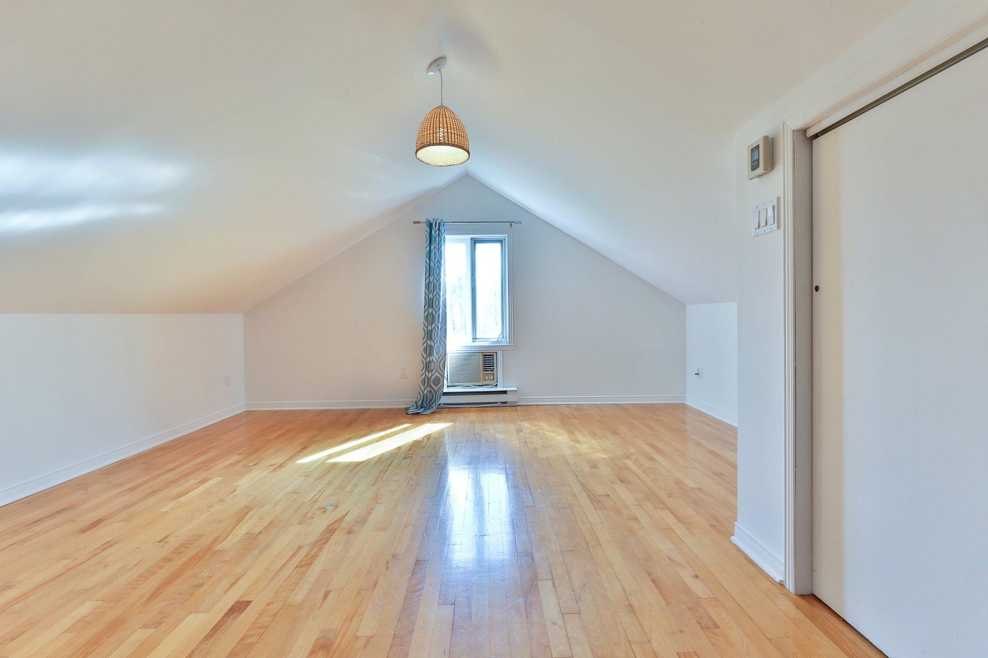 









185


Rue Bourassa

,
Saint-Jean-sur-Richelieu,




QC
J2W1G8

