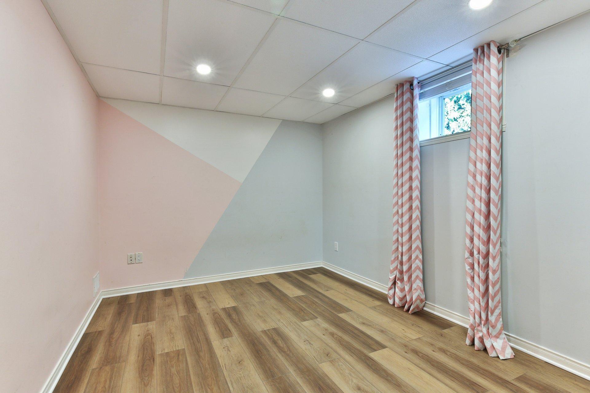 









185


Rue Bourassa

,
Saint-Jean-sur-Richelieu,




QC
J2W1G8

