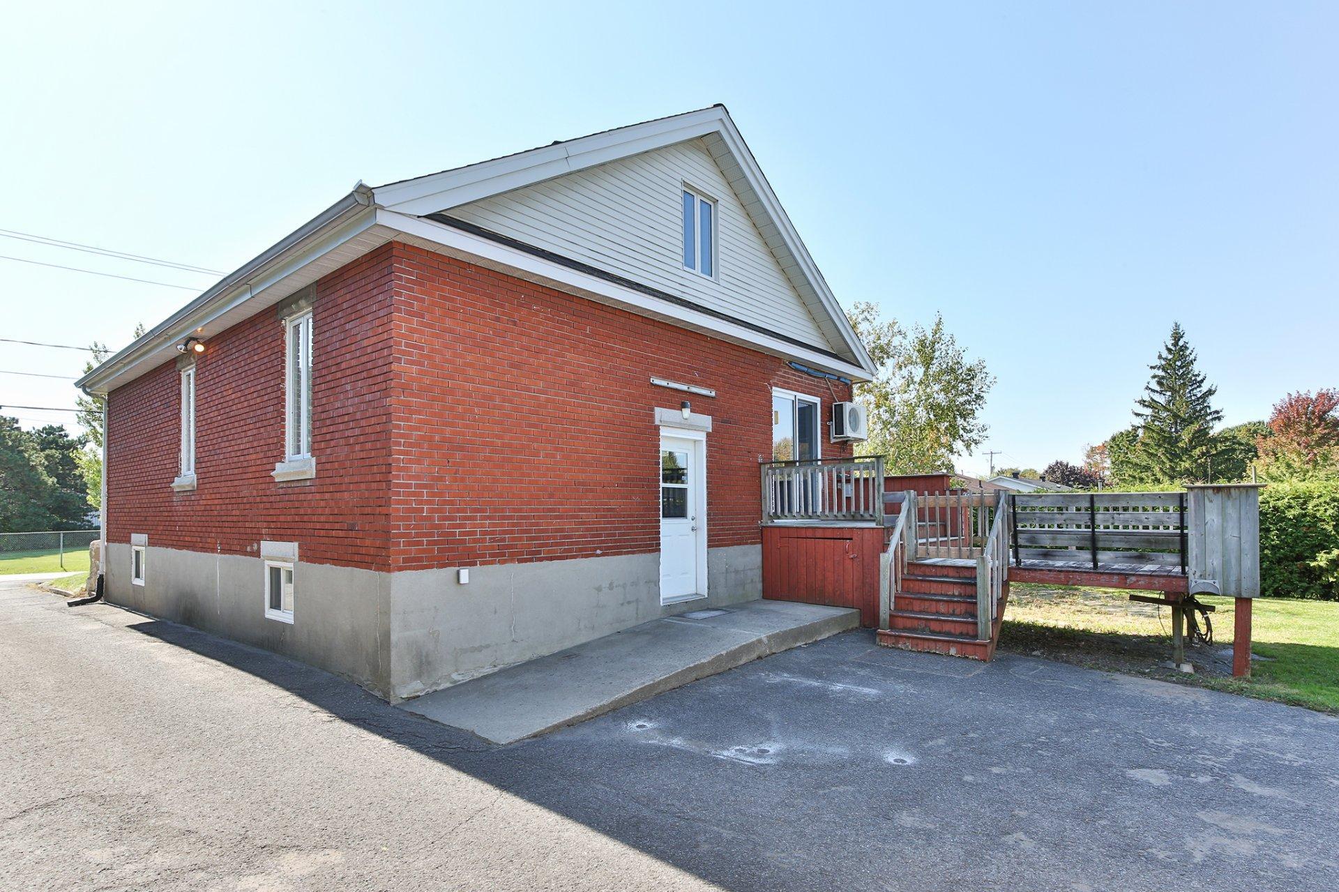 









185


Rue Bourassa

,
Saint-Jean-sur-Richelieu,




QC
J2W1G8

