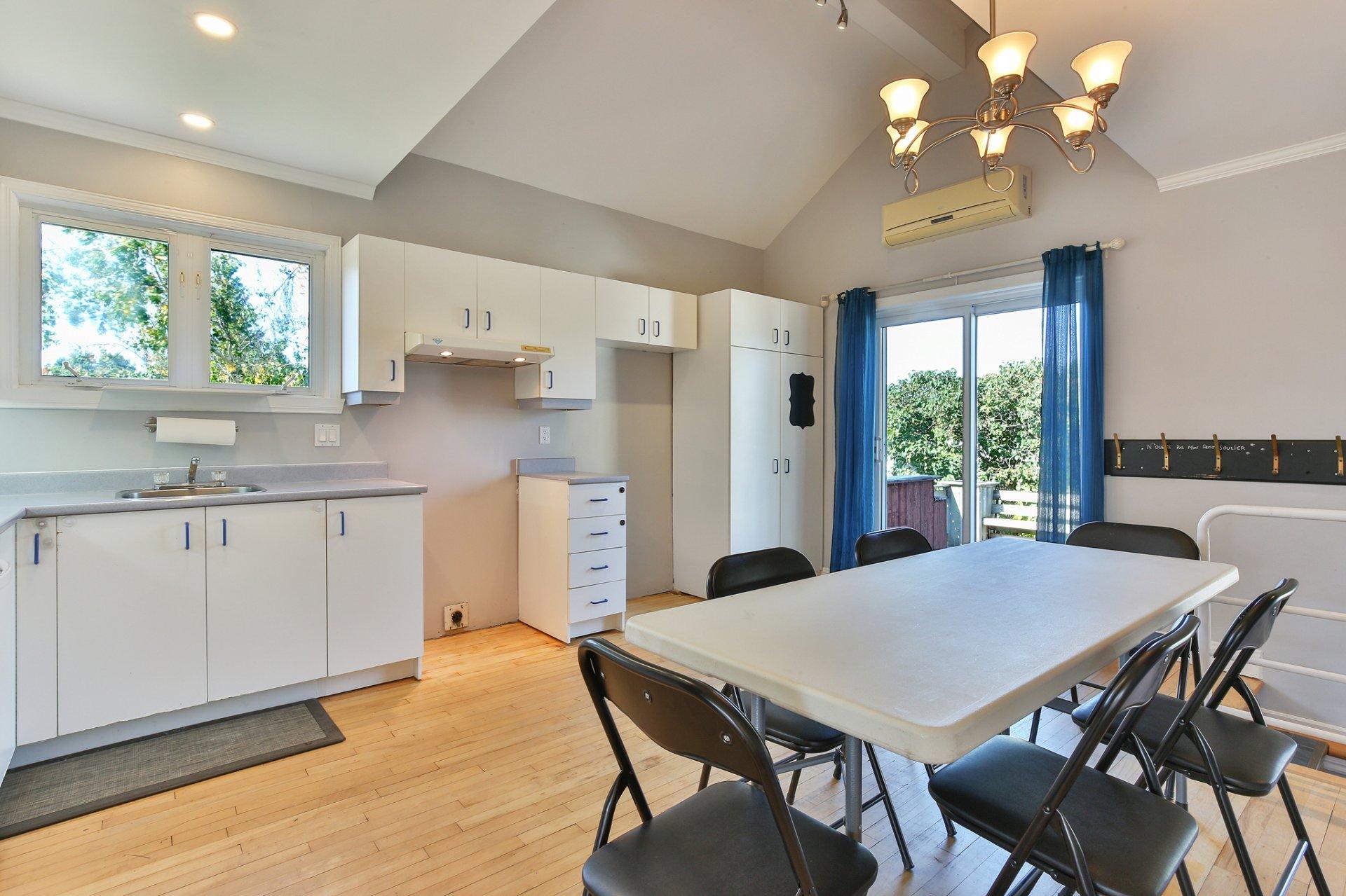 









185


Rue Bourassa

,
Saint-Jean-sur-Richelieu,




QC
J2W1G8

