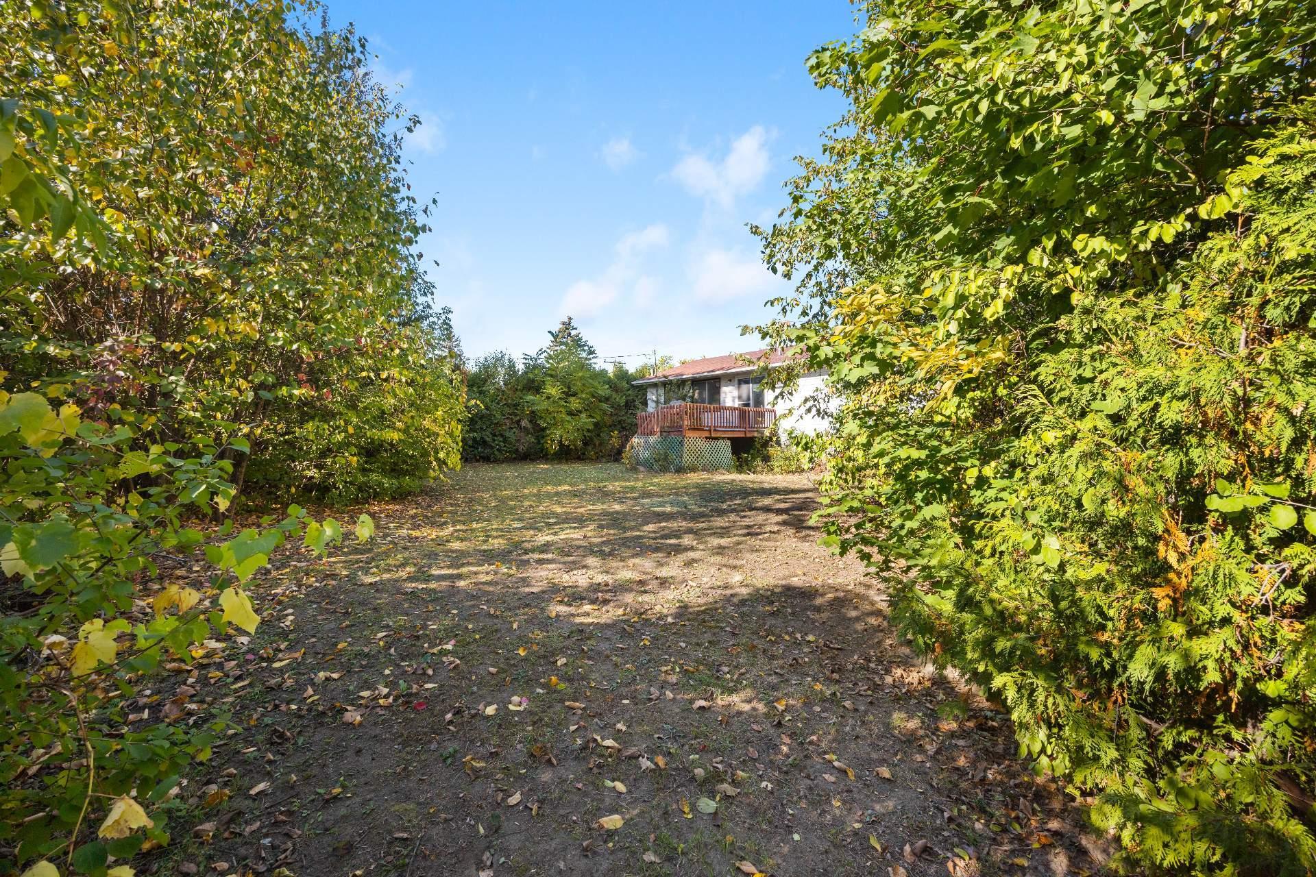 









1840


Ch. Du Tremblay

,
Longueuil (Le Vieux-Longueuil),




QC
J4N1C3

