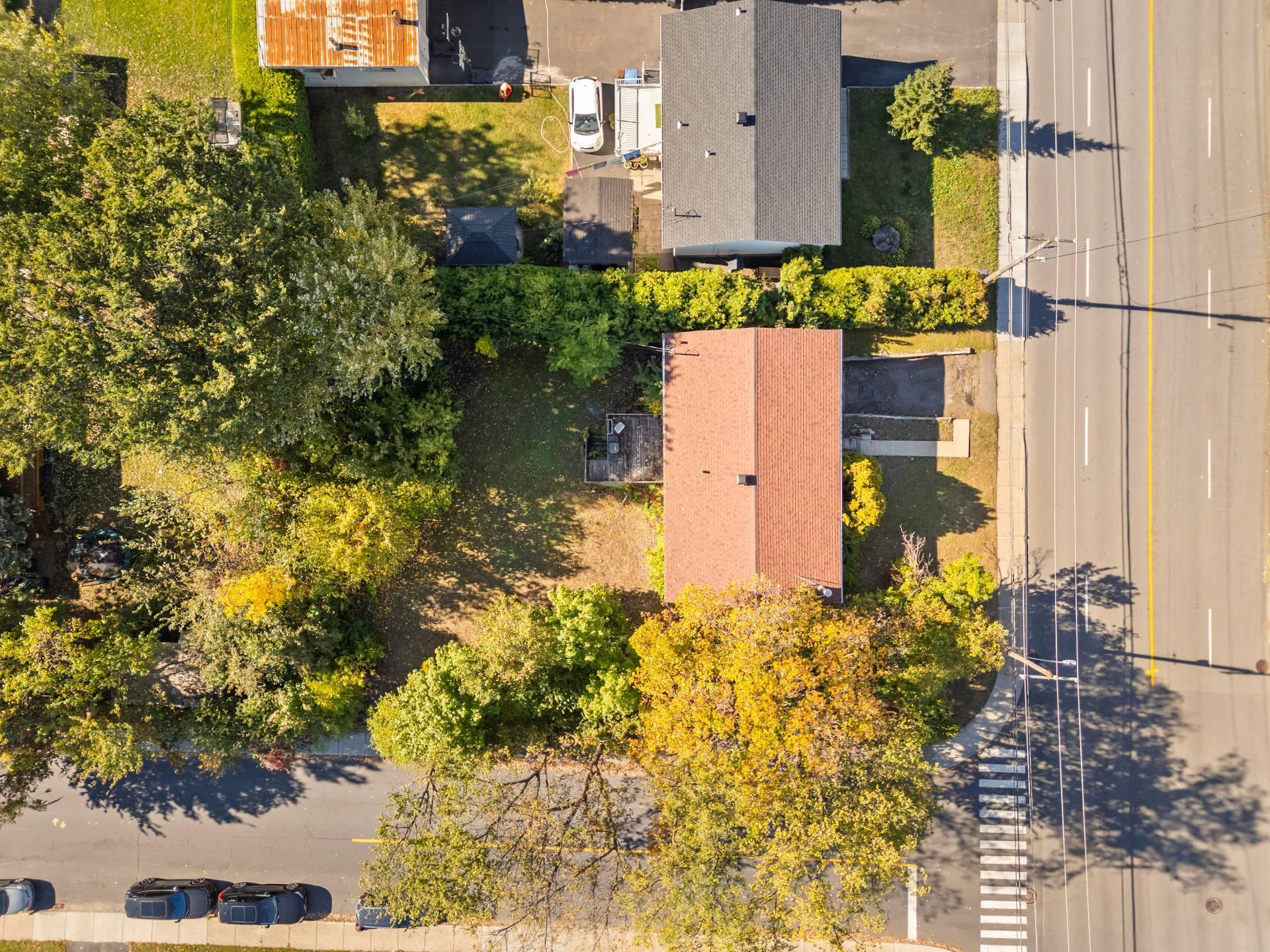 









1840


Ch. Du Tremblay

,
Longueuil (Le Vieux-Longueuil),




QC
J4N1C3

