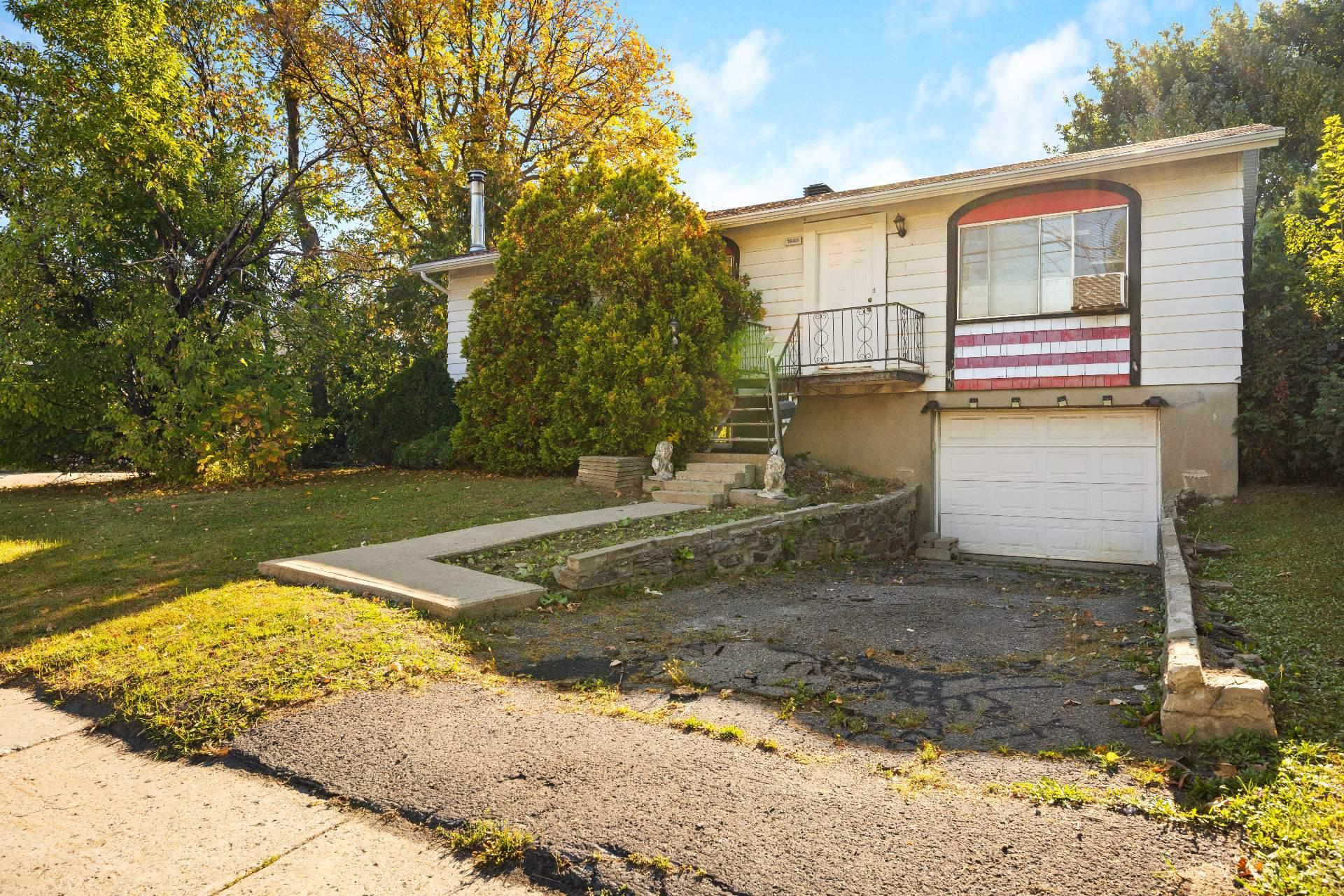 









1840


Ch. Du Tremblay

,
Longueuil (Le Vieux-Longueuil),




QC
J4N1C3

