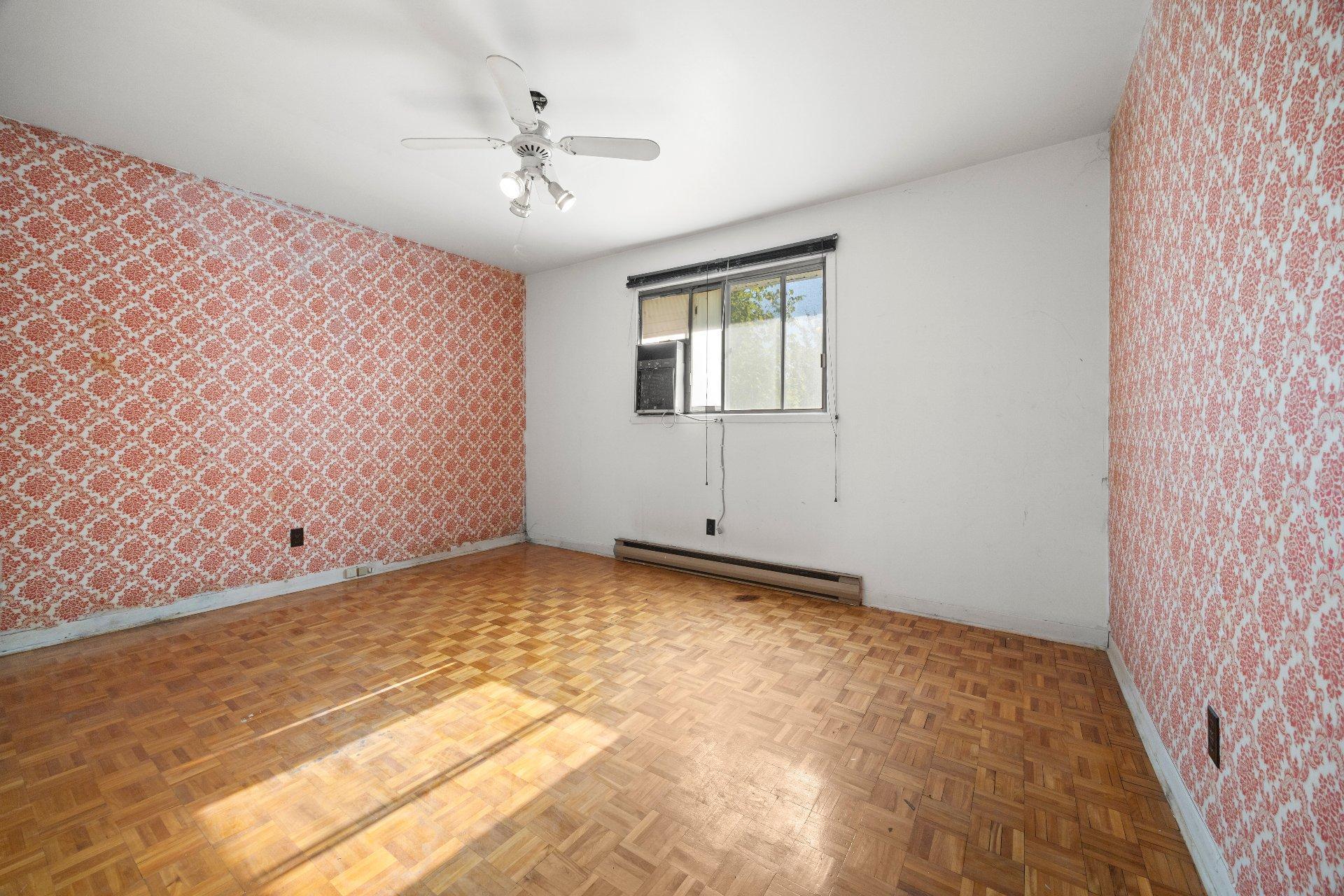 









1840


Ch. Du Tremblay

,
Longueuil (Le Vieux-Longueuil),




QC
J4N1C3

