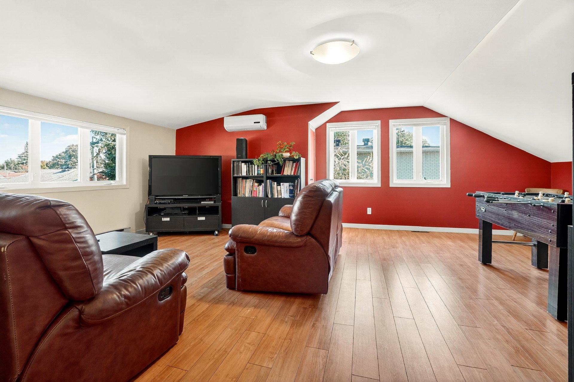 









8355


Rue Alphonse-Desjardins

,
Montréal (Saint-Léonard),




QC
H1P2V4

