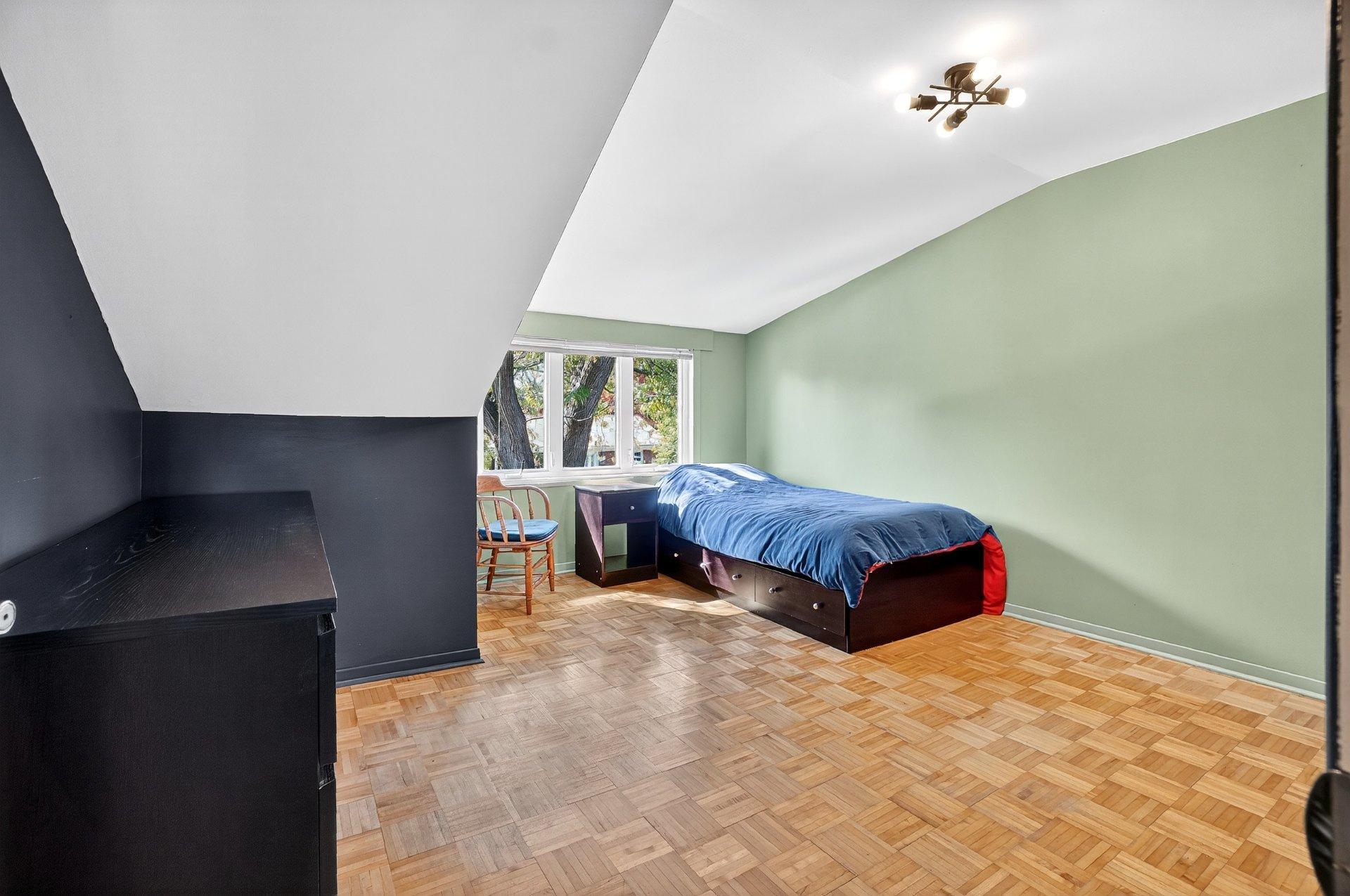 









8355


Rue Alphonse-Desjardins

,
Montréal (Saint-Léonard),




QC
H1P2V4

