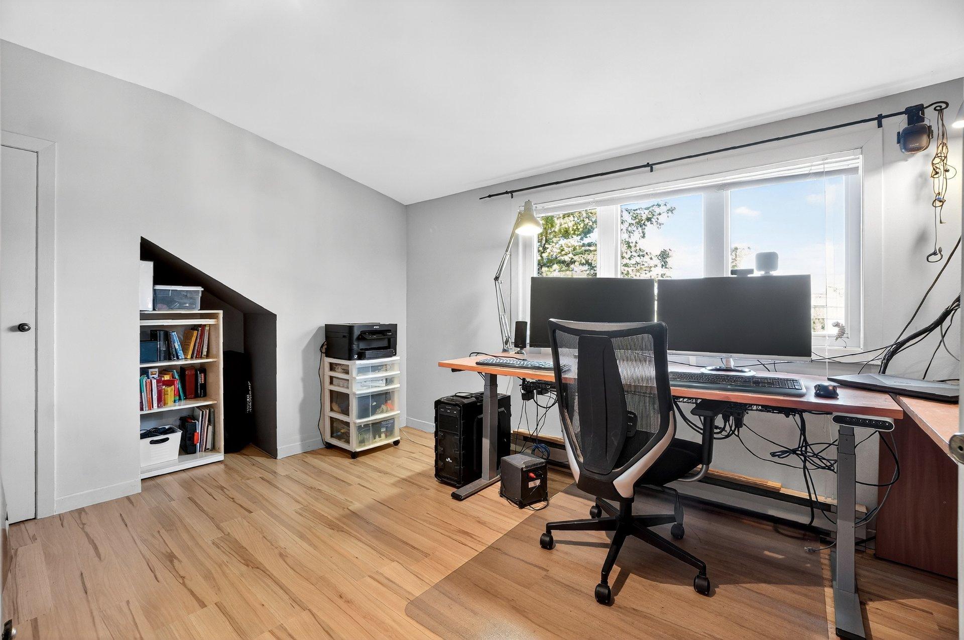 









8355


Rue Alphonse-Desjardins

,
Montréal (Saint-Léonard),




QC
H1P2V4

