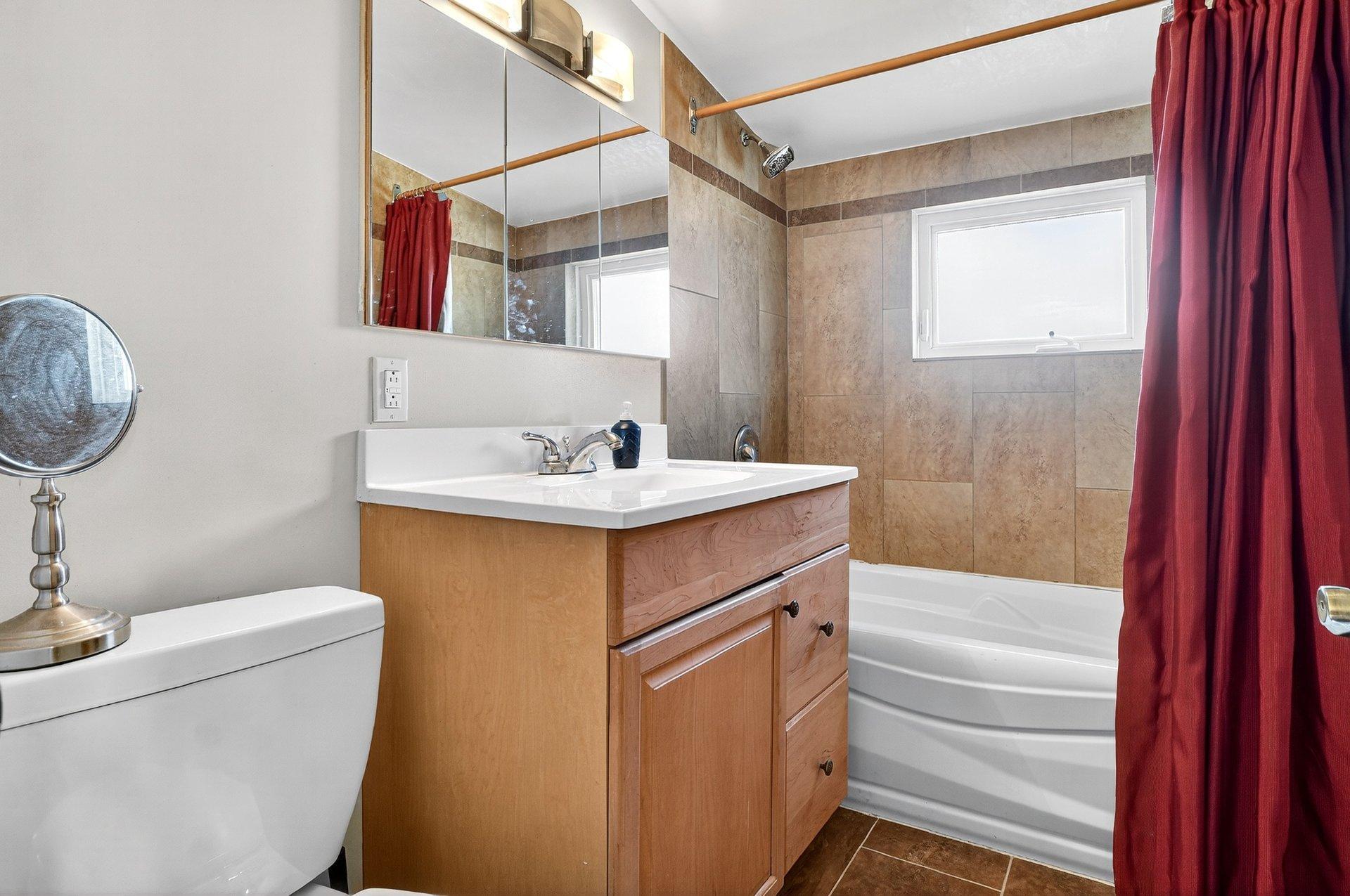 









8355


Rue Alphonse-Desjardins

,
Montréal (Saint-Léonard),




QC
H1P2V4


