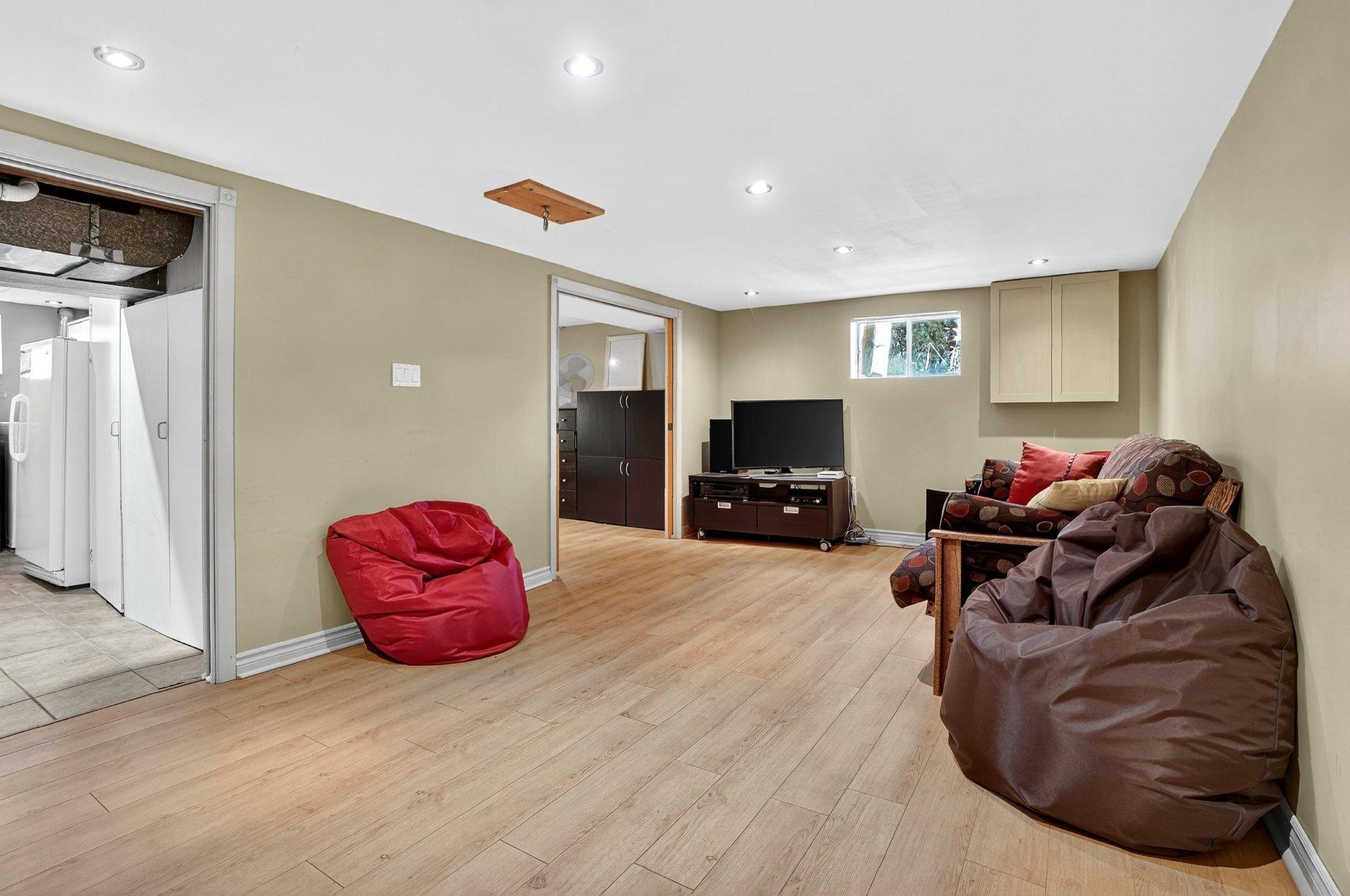 









8355


Rue Alphonse-Desjardins

,
Montréal (Saint-Léonard),




QC
H1P2V4

